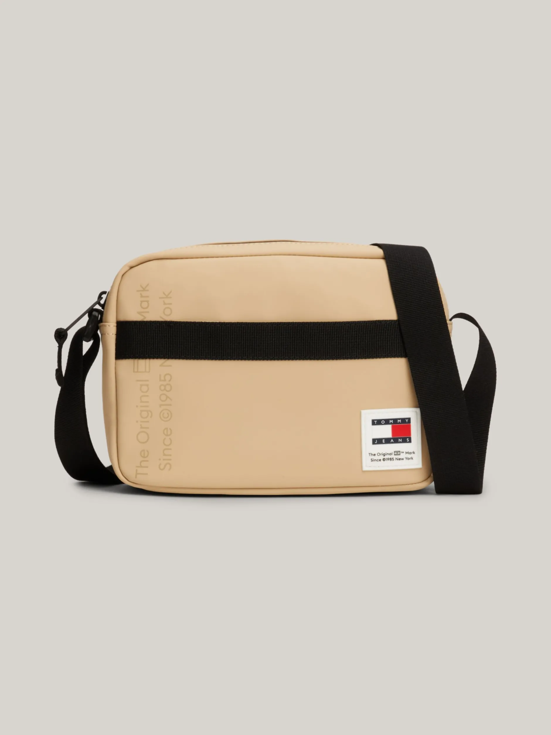 Torebki Na Pasku*Tommy Hilfiger Torba Na Aparat Essential Z Parcianym Paskiem GENTLE GOLD