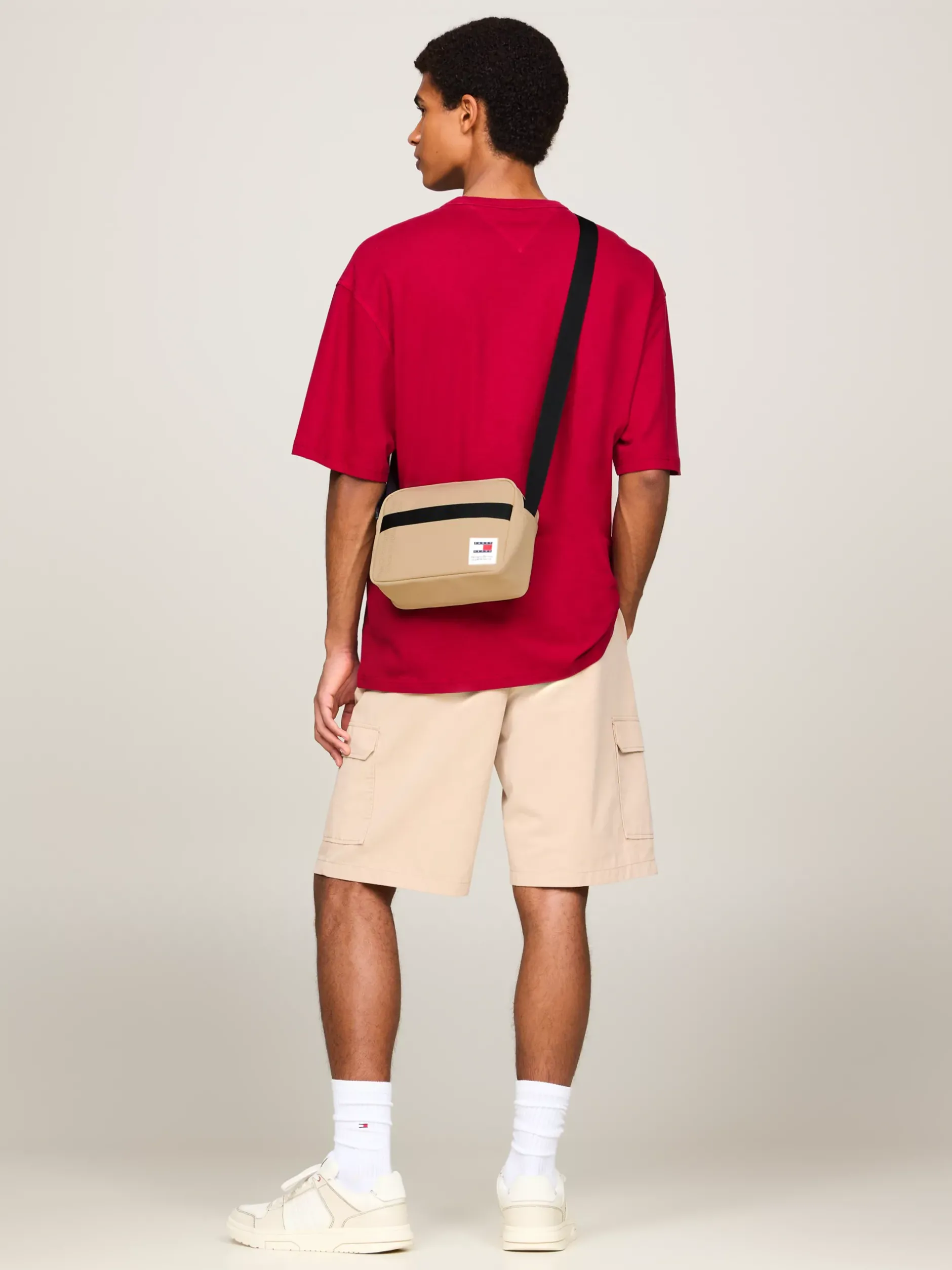 Torebki Na Pasku*Tommy Hilfiger Torba Na Aparat Essential Z Parcianym Paskiem GENTLE GOLD