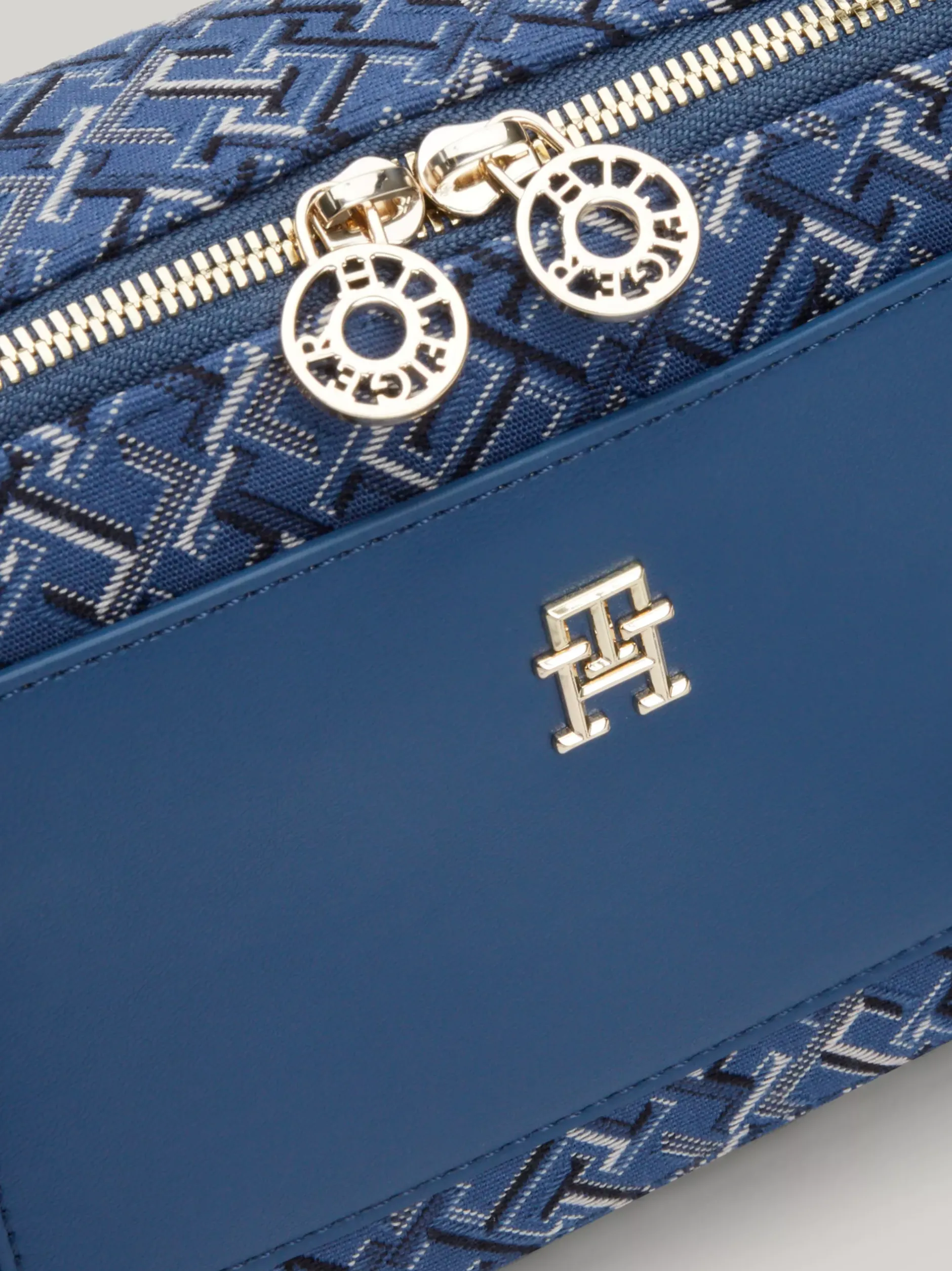 Torebki Na Pasku*Tommy Hilfiger Torba Na Aparat Z żakardowego Płótna FOSSIL BLUE MONO
