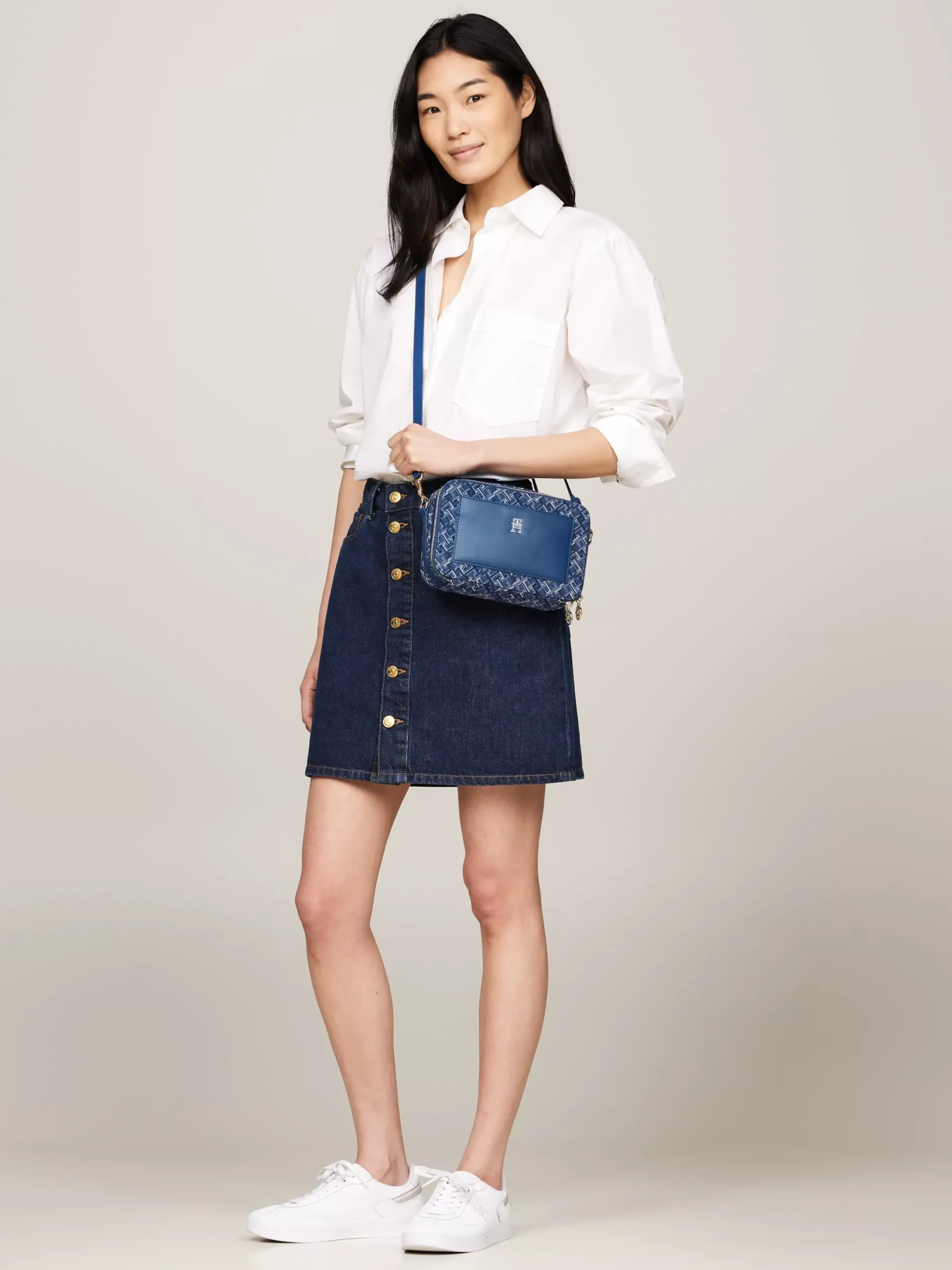 Torebki Na Pasku*Tommy Hilfiger Torba Na Aparat Z żakardowego Płótna FOSSIL BLUE MONO