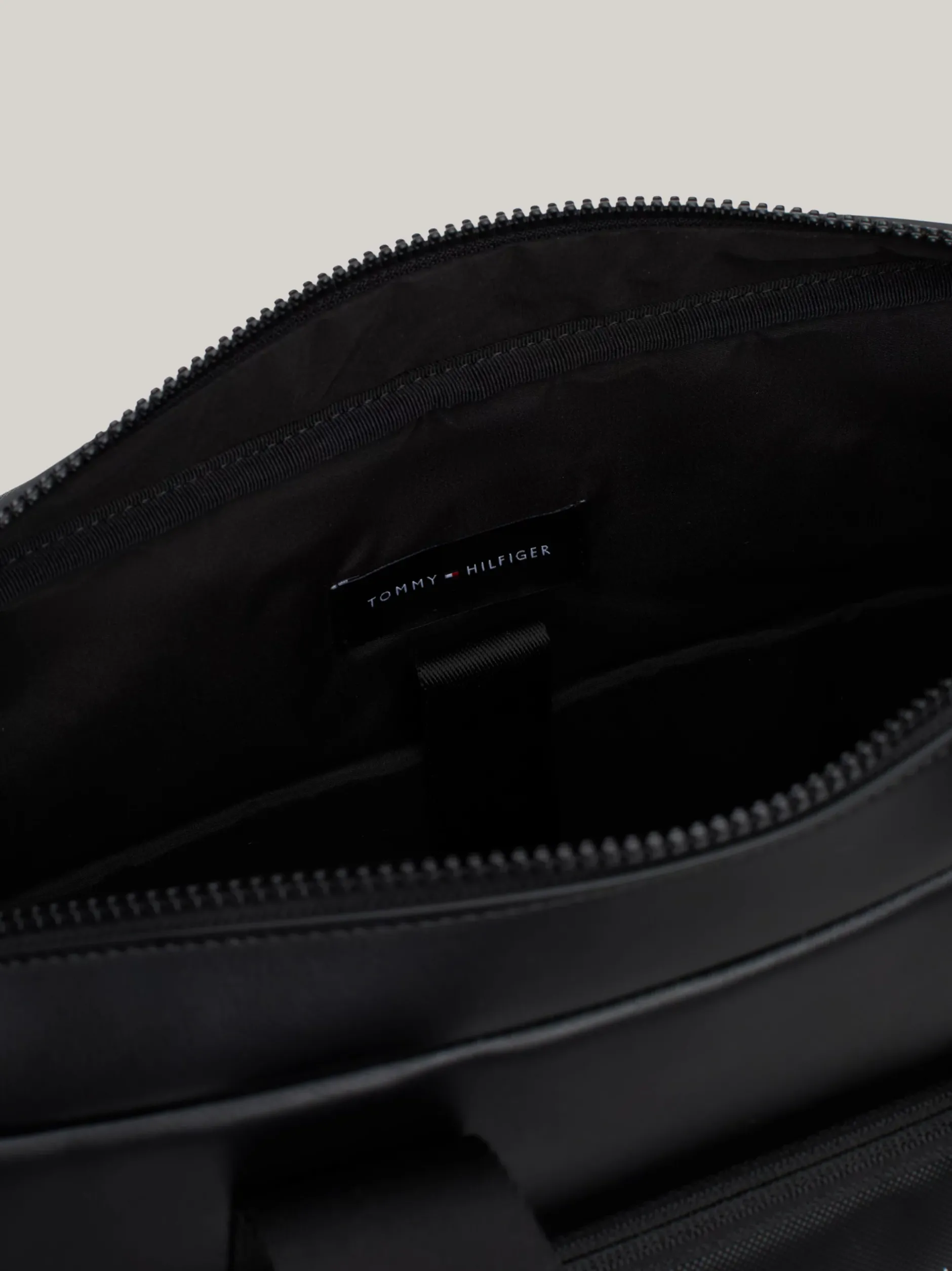Torby Na Laptopa*Tommy Hilfiger Torba Na Laptopa Z Fakturą Piki Na Kieszonce BLACK