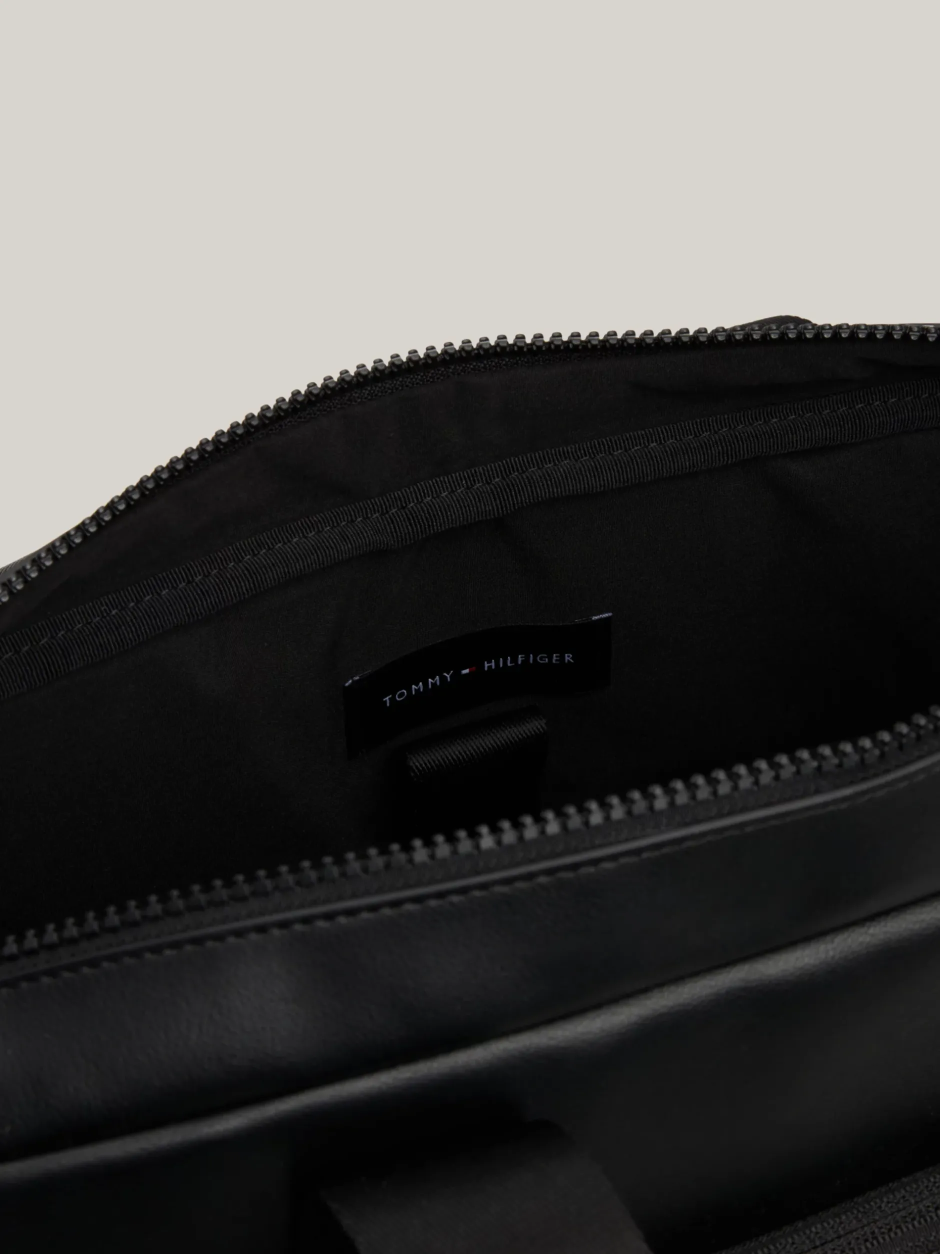 Torby Na Laptopa*Tommy Hilfiger Torba Na Laptopa Z Kontrastową Kieszenią BLACK