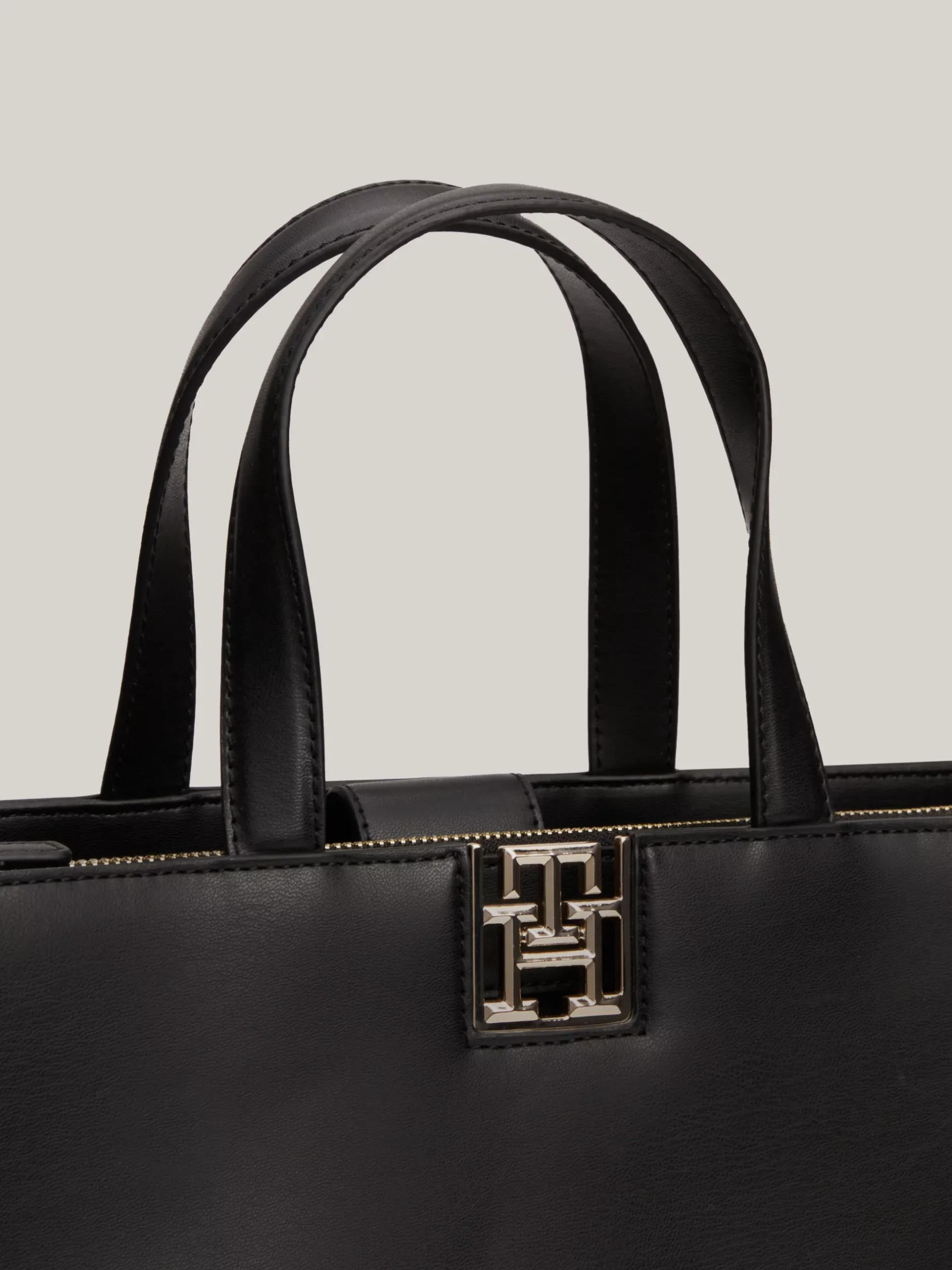 Torebki Tote*Tommy Hilfiger Torba Na Pasku Z Monogramem TH BLACK