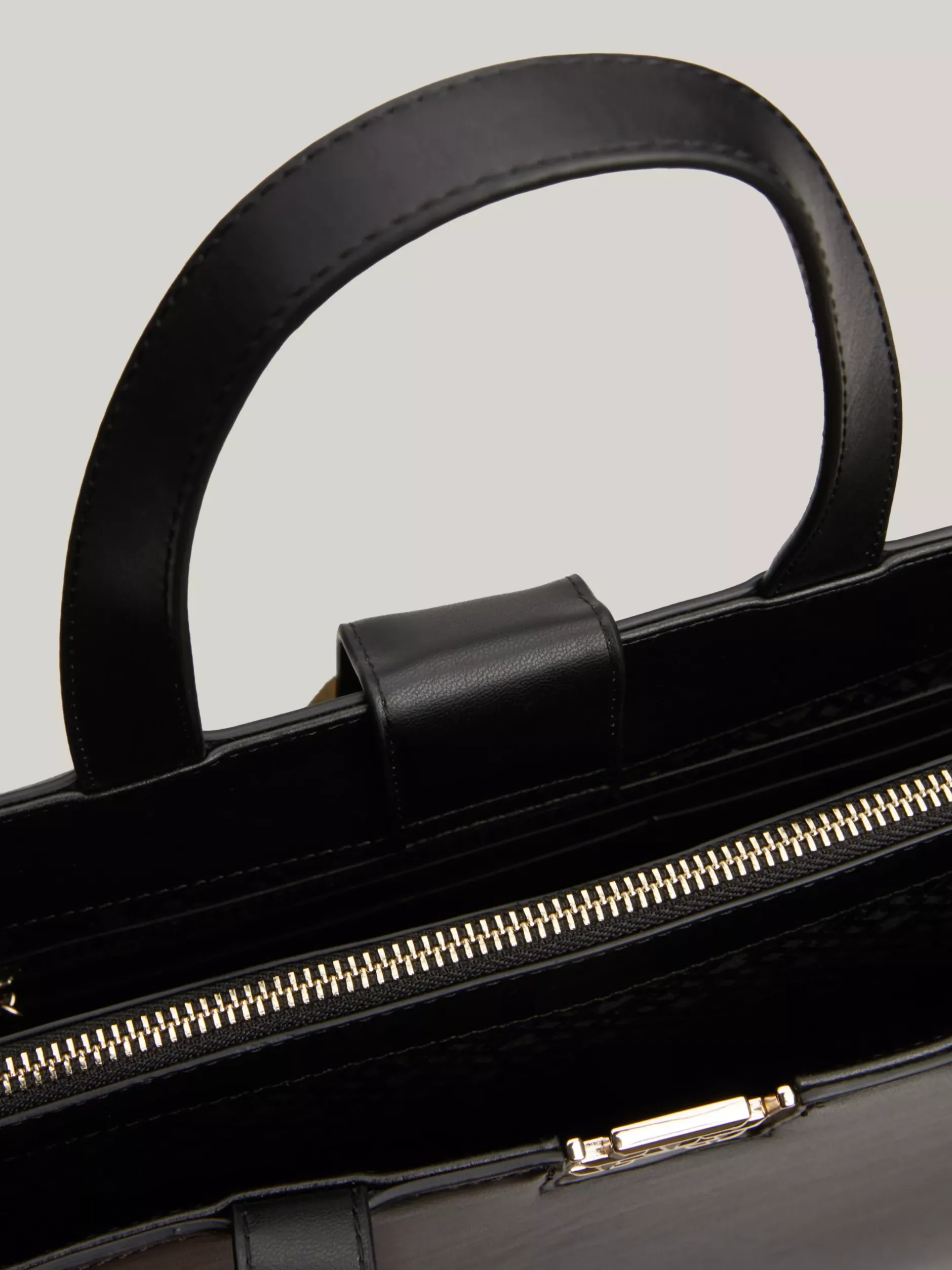 Torebki Tote*Tommy Hilfiger Torba Na Pasku Z Monogramem TH BLACK