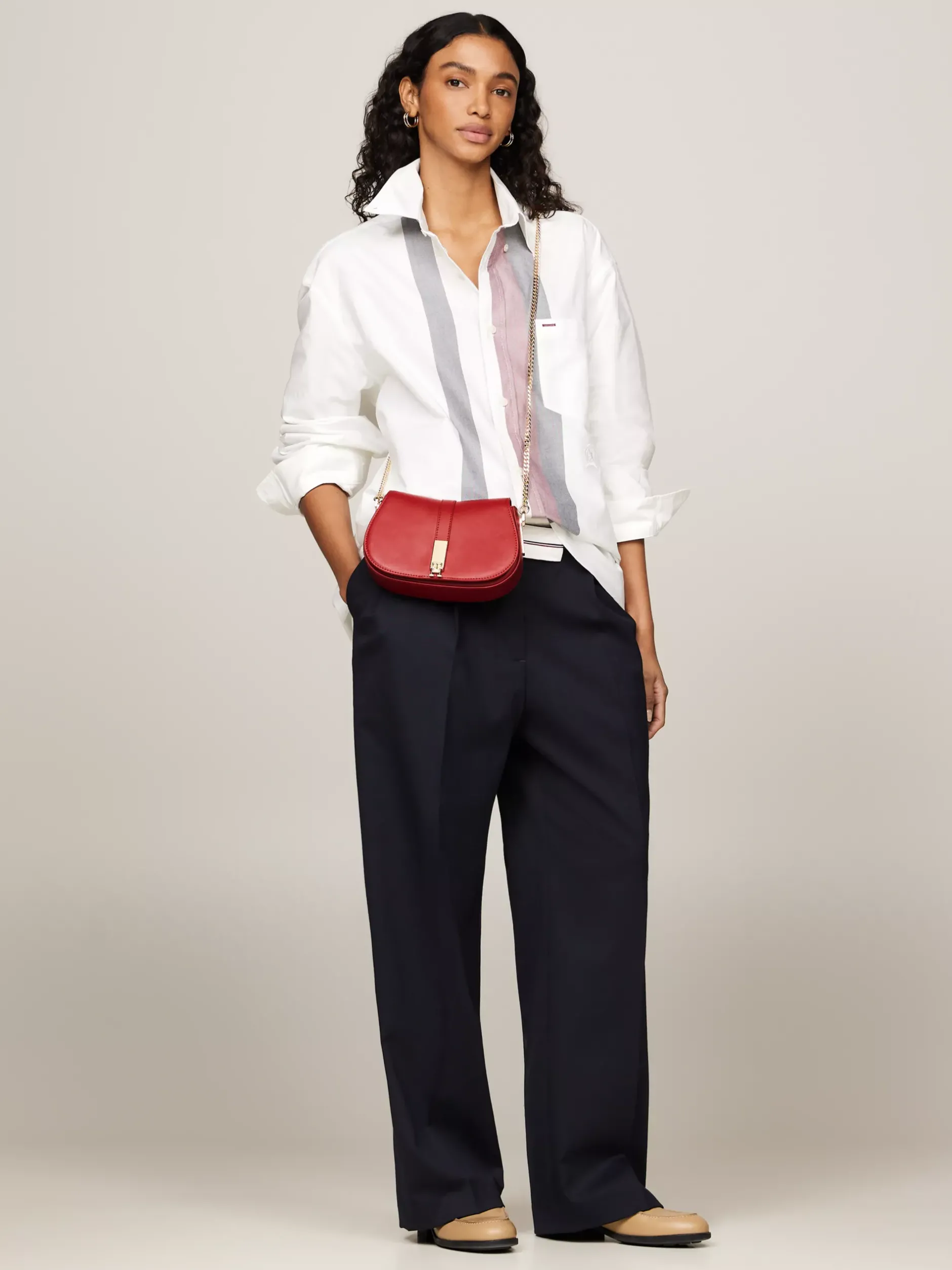 Torebki Na Pasku*Tommy Hilfiger Torba Na Ramię Heritage Z łańcuszkiem DARK MAGMA