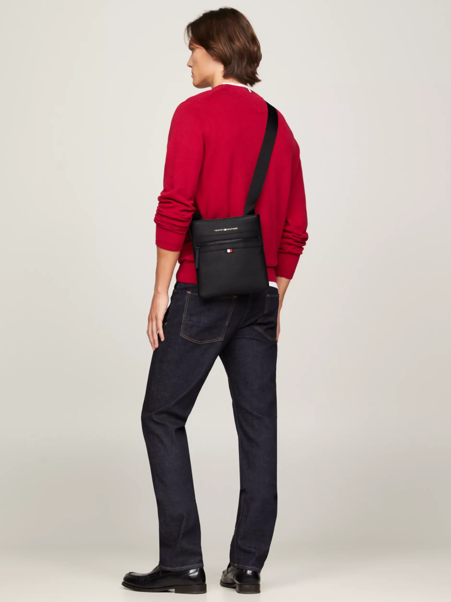 Torebki Na Pasku*Tommy Hilfiger Torba Na Ramię Z Kolekcji Essential BLACK