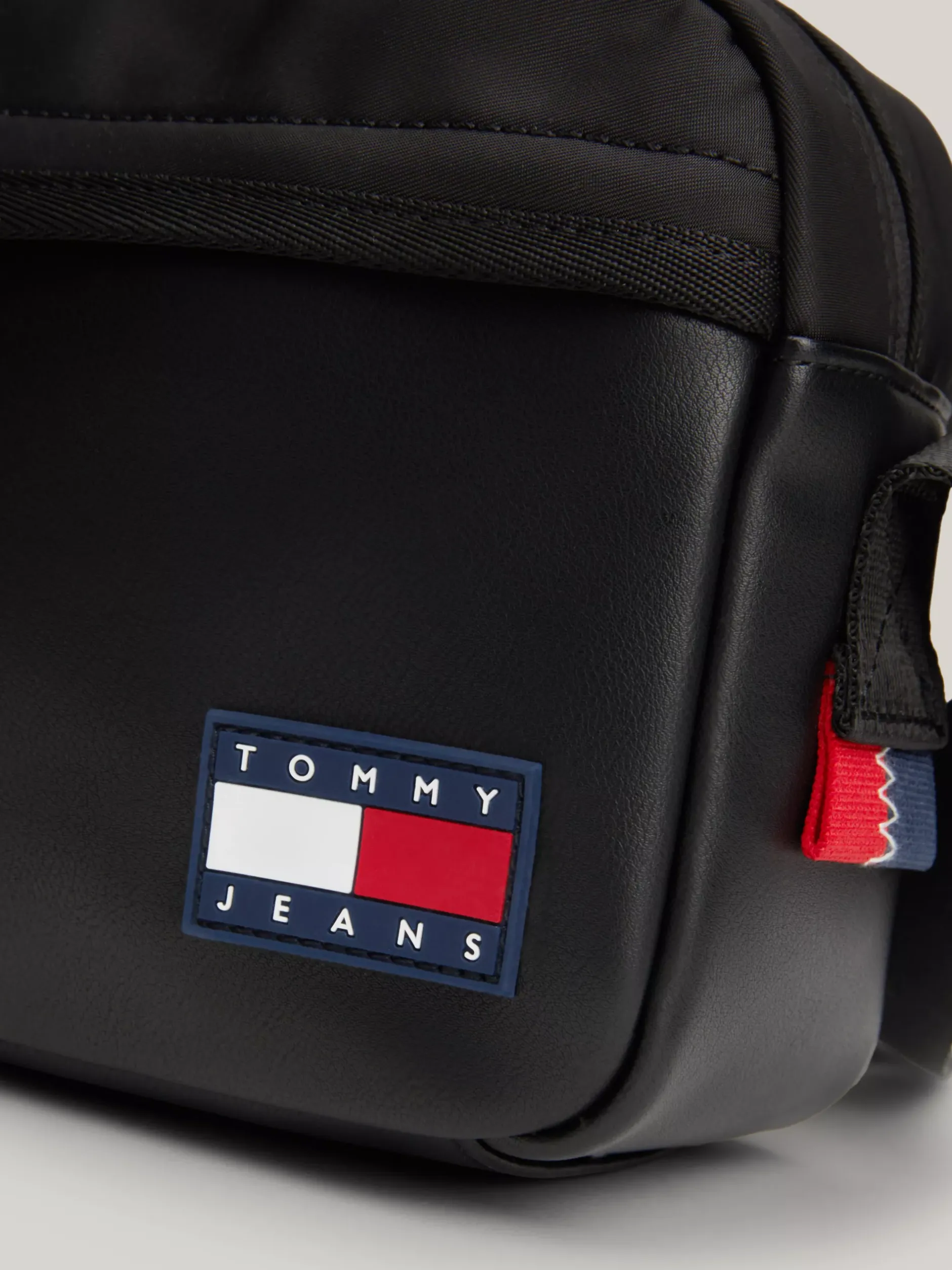 Torebki Na Pasku*Tommy Hilfiger Torba Na Ramię Z Logo Powlekanym Gumą BLACK