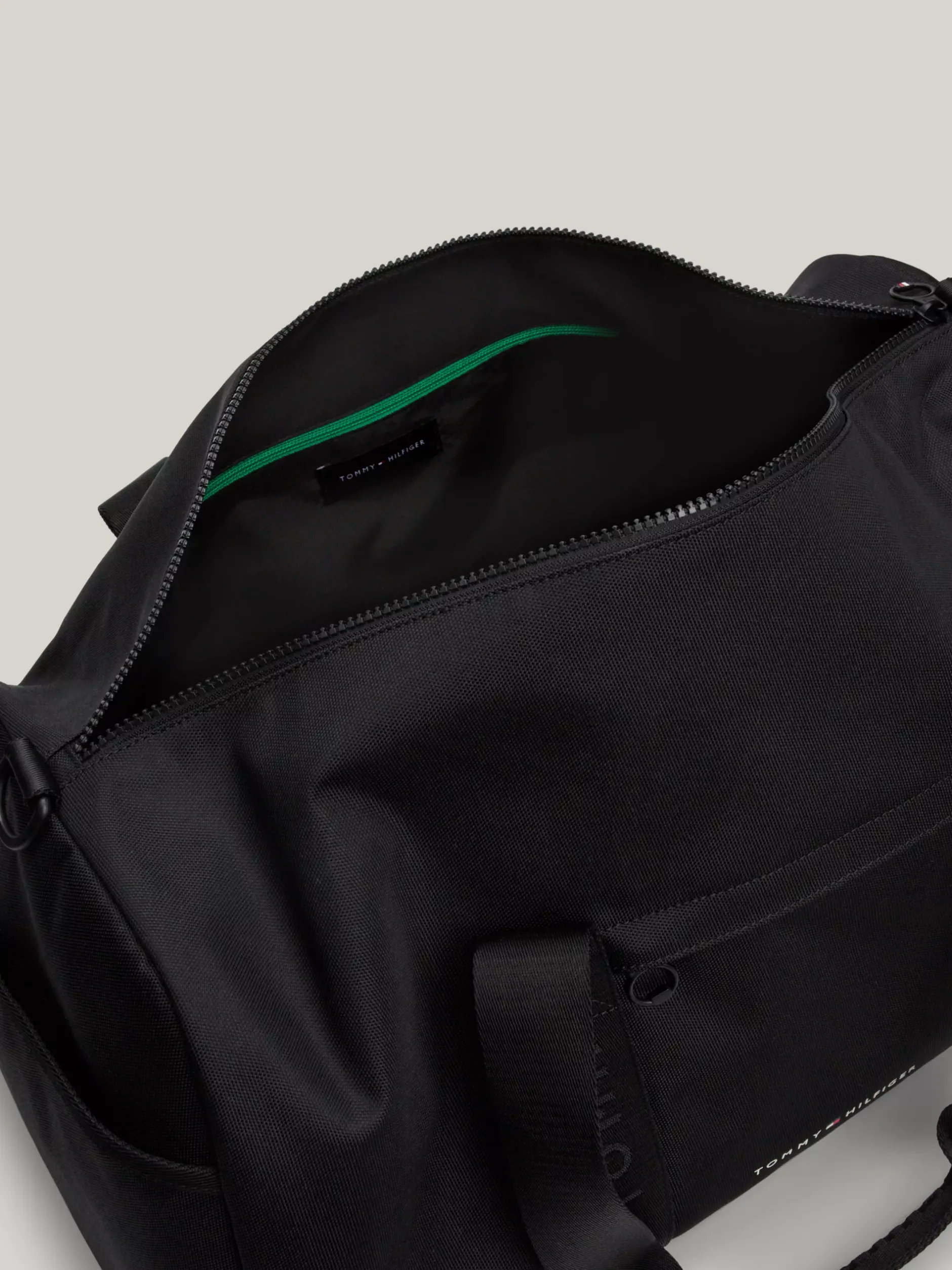 Duże Torby*Tommy Hilfiger Torba Podręczna Z Powtórzonym Logo Na Pasku BLACK