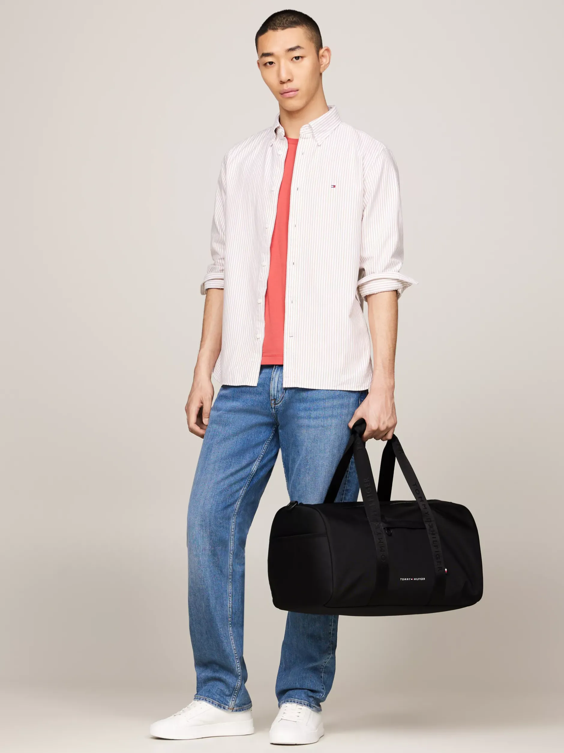 Duże Torby*Tommy Hilfiger Torba Podręczna Z Powtórzonym Logo Na Pasku BLACK