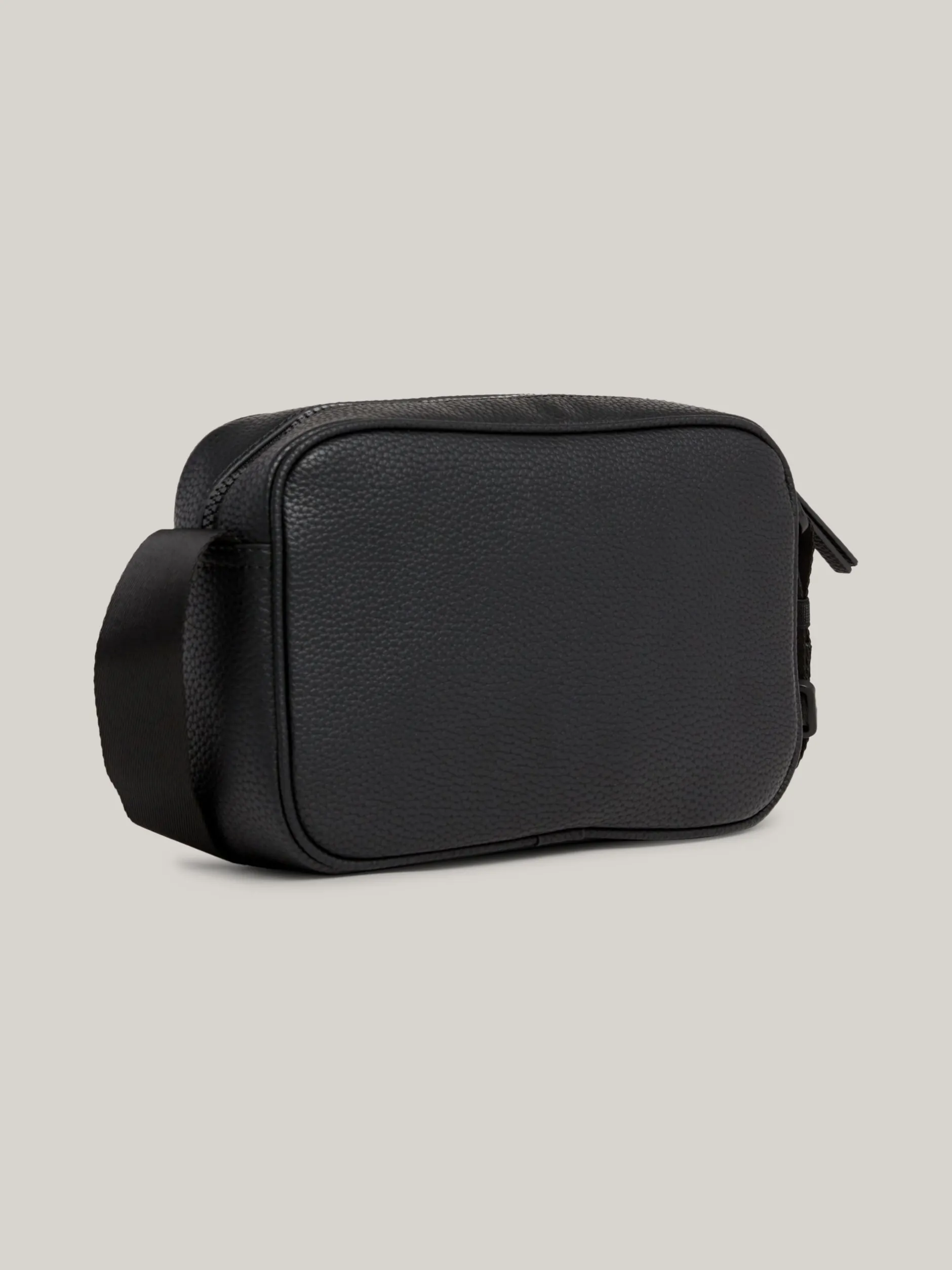 Torebki Na Pasku*Tommy Hilfiger Torba Reporterka Essential Z Metalowym Logo BLACK