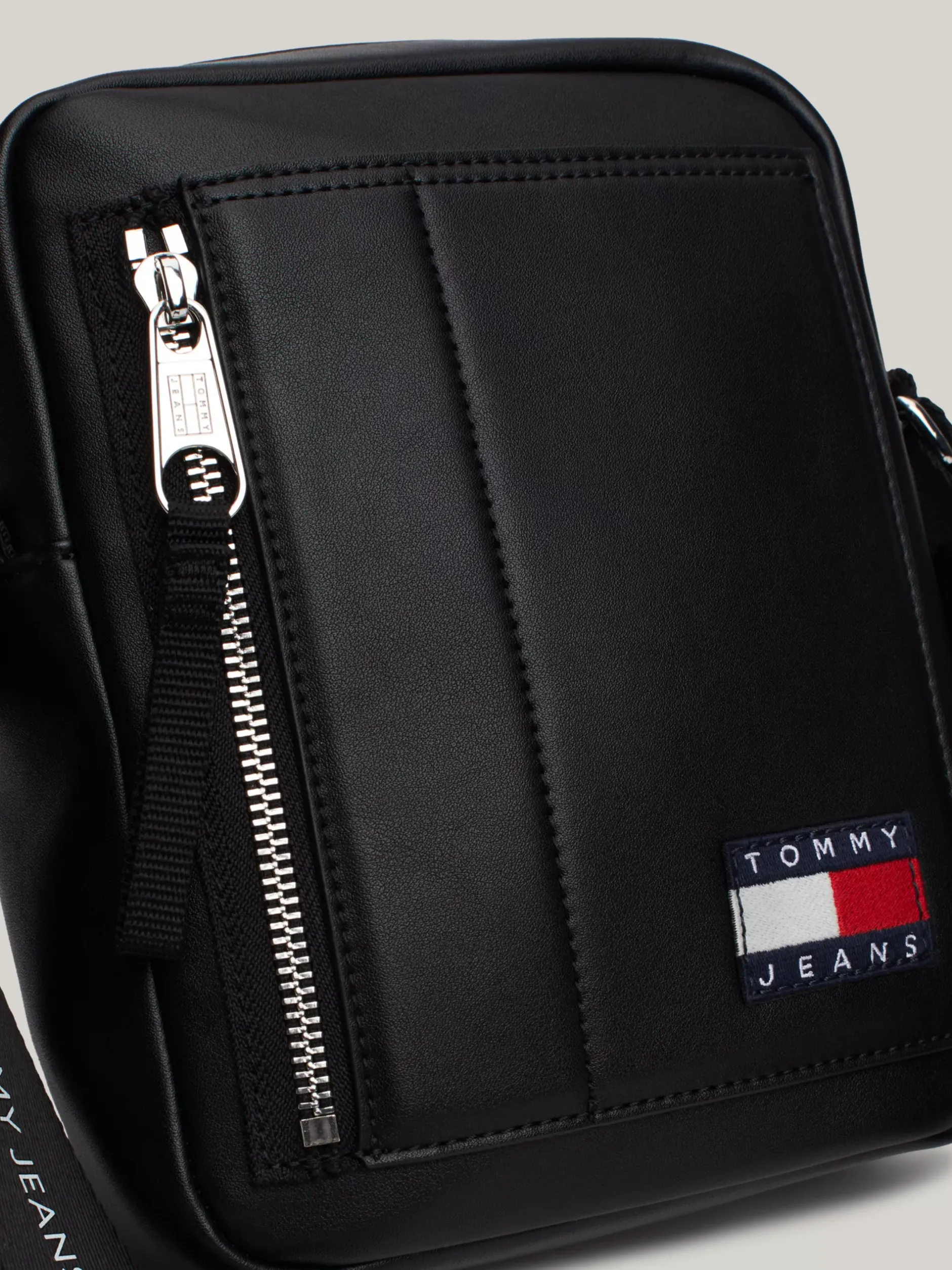 Torebki Na Pasku*Tommy Hilfiger Torba Reporterska BLACK