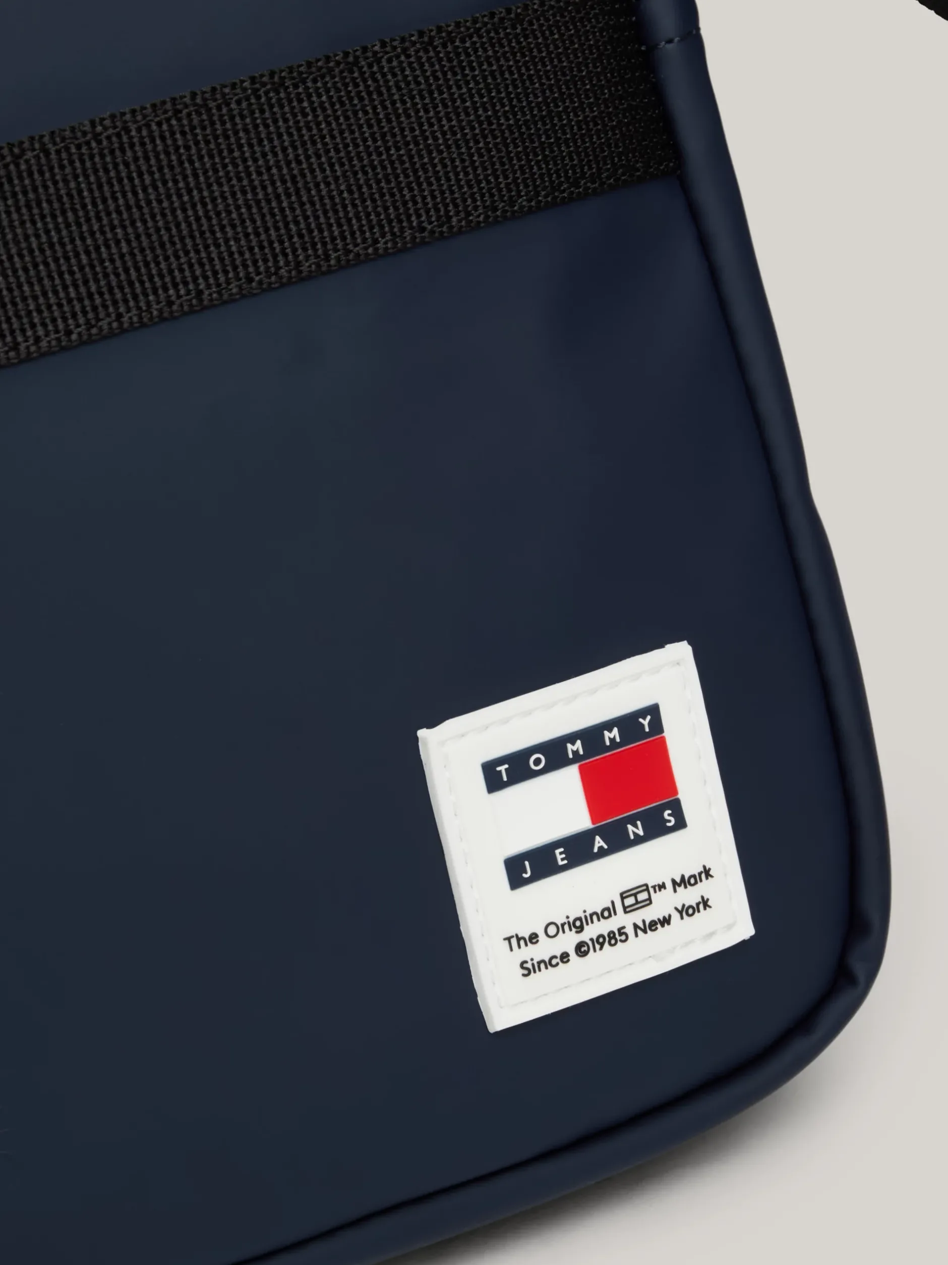 Torebki Na Pasku*Tommy Hilfiger Torba Reporterska Essential Z Logo DARK NIGHT NAVY