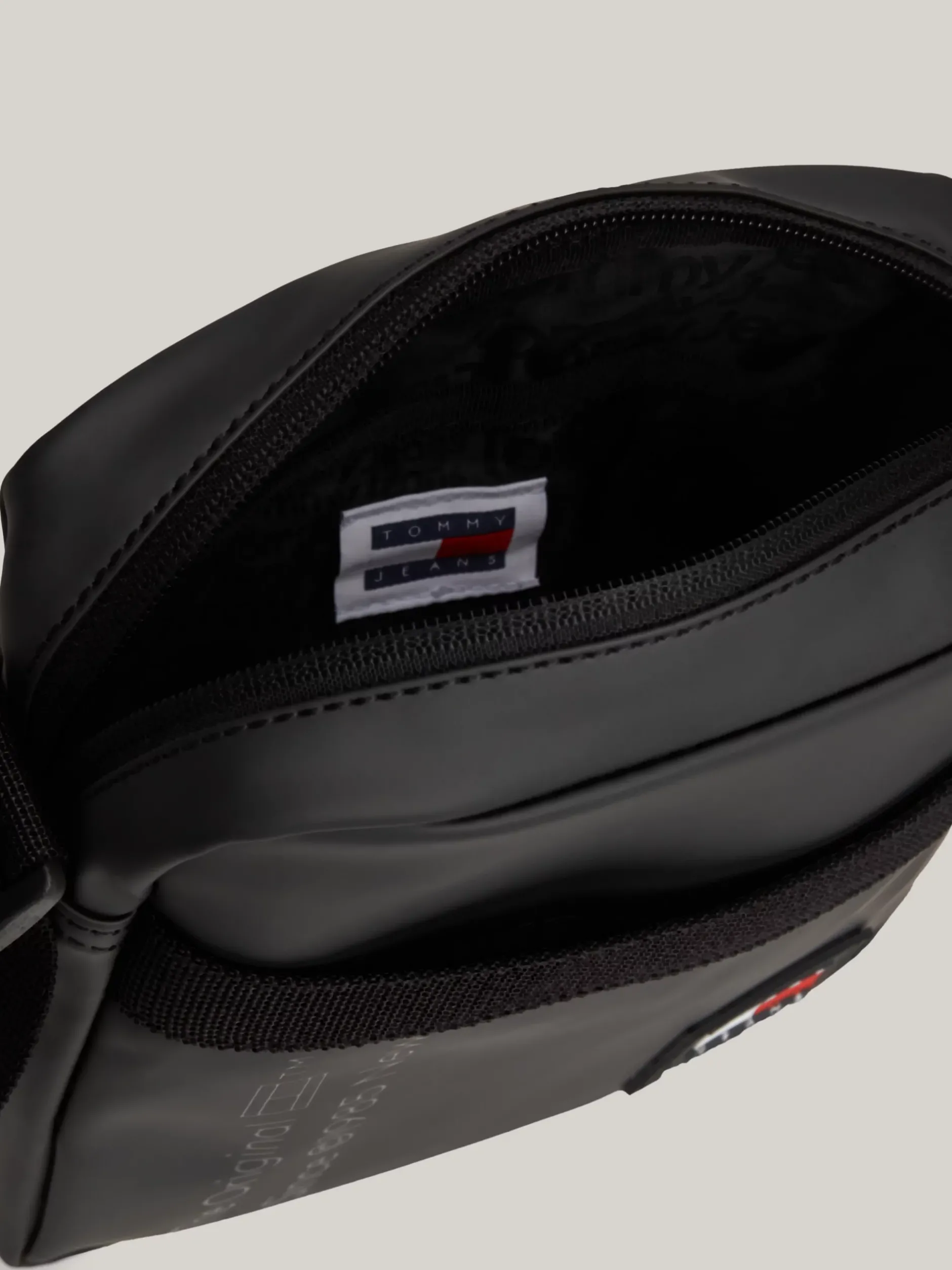 Torebki Na Pasku*Tommy Hilfiger Torba Reporterska Na Ramię Essential BLACK
