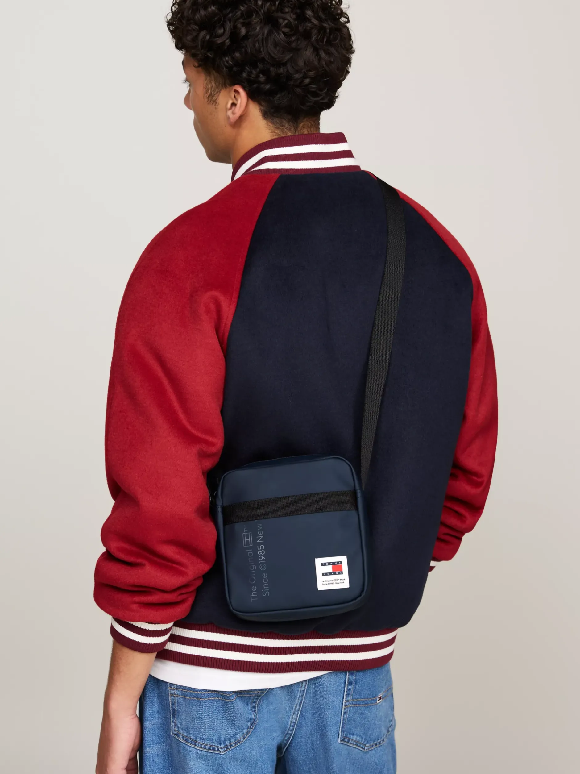 Torebki Na Pasku*Tommy Hilfiger Torba Reporterska Na Ramię Essential DARK NIGHT NAVY