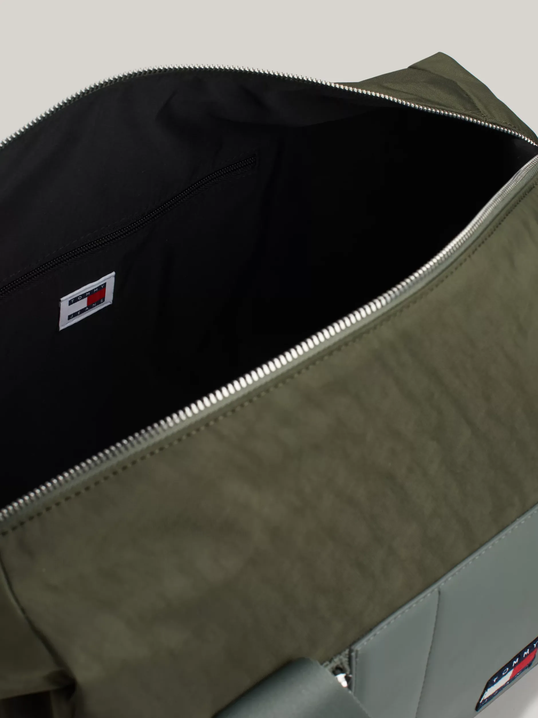 Duże Torby*Tommy Hilfiger Torba Sportowa Z Kontrastową Kieszenią DEEP WOODS