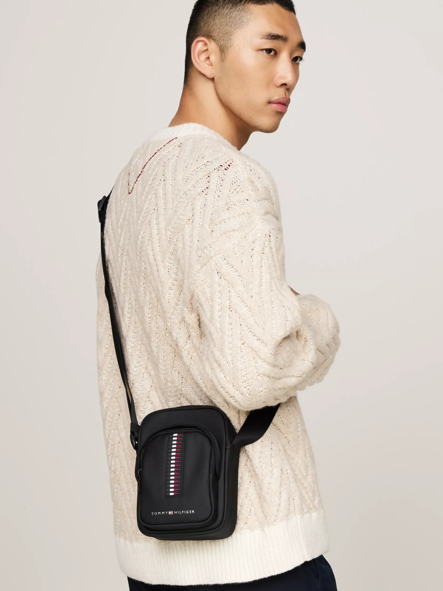 Torebki Na Pasku*Tommy Hilfiger Torba Typu Reporter Corporate BLACK
