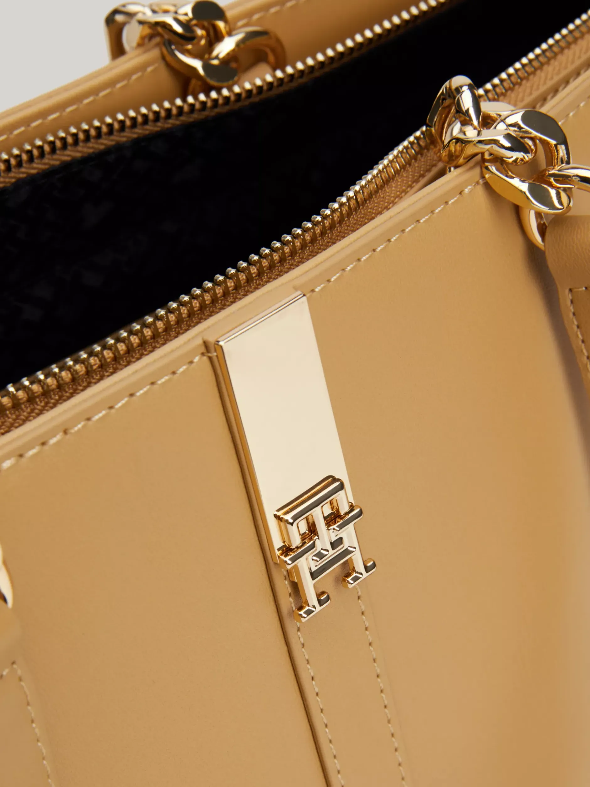 Torebki Tote*Tommy Hilfiger Torba Typu Tote Heritage Z łańcuszkiem CLASSIC KHAKI
