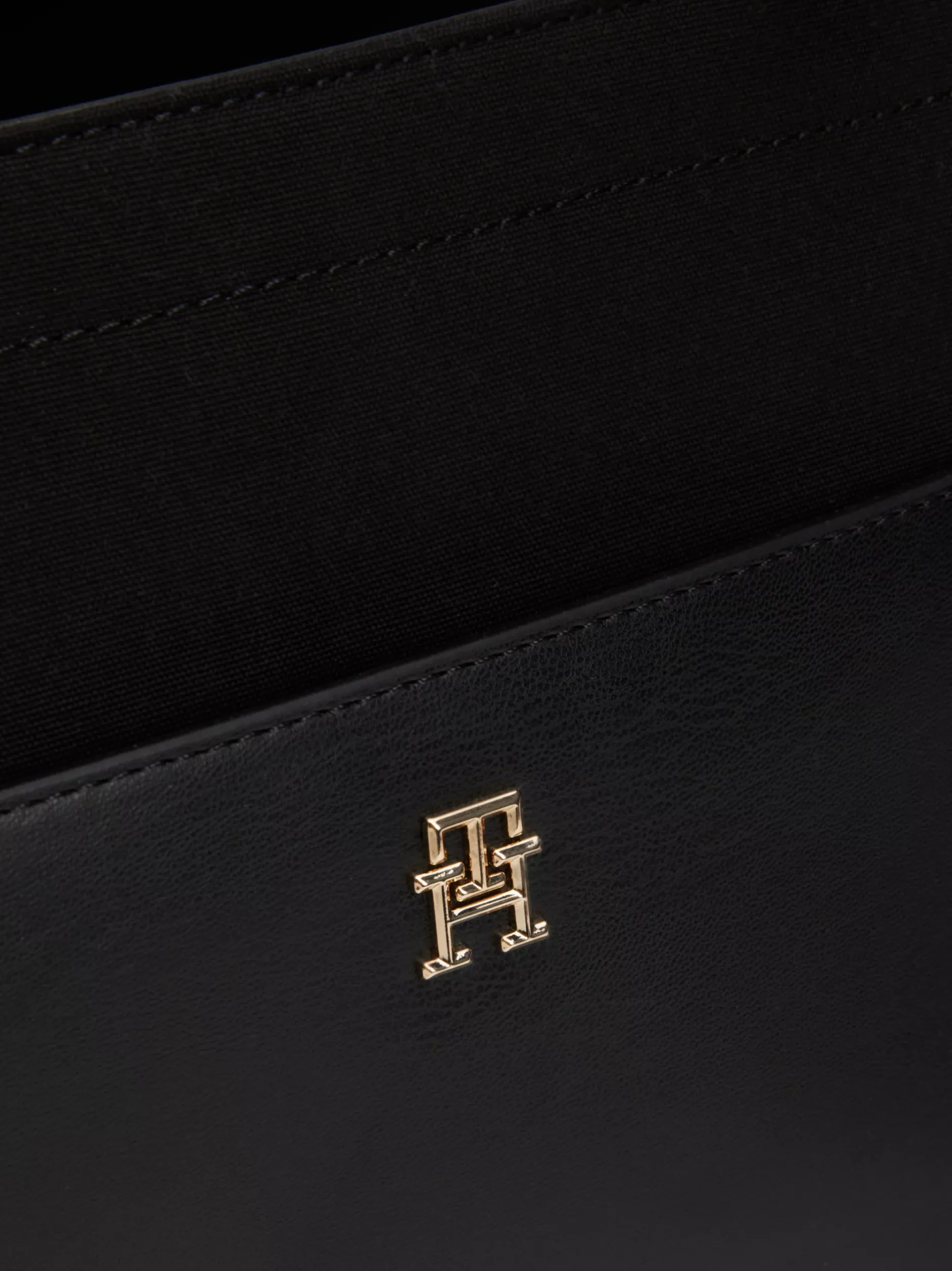 Torebki Tote*Tommy Hilfiger Torba Typu Tote Z Paskiem BLACK