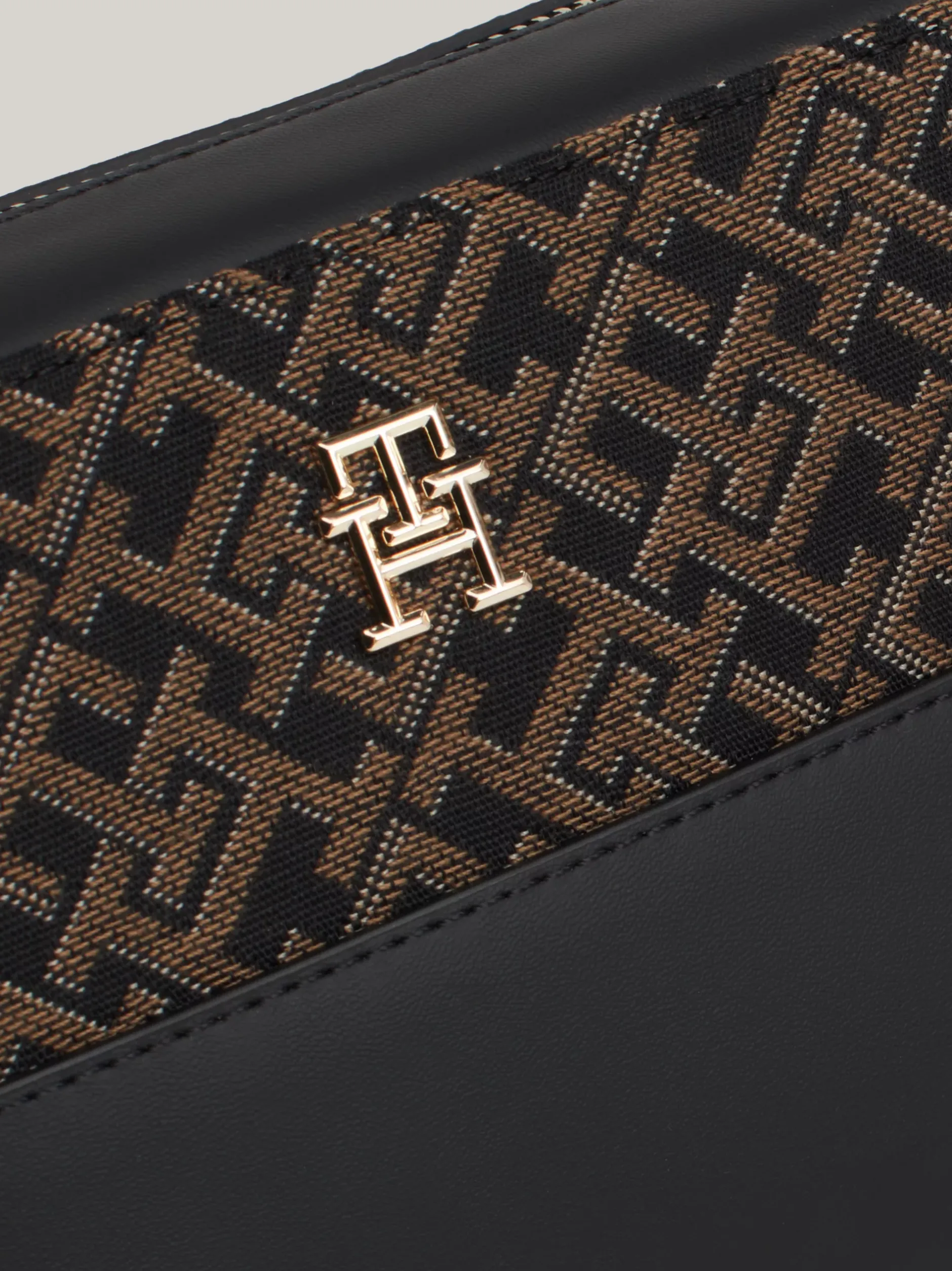 Torebki Na Pasku*Tommy Hilfiger Torebka Na Aparat TH Jaquard Z Monogramem BLACK