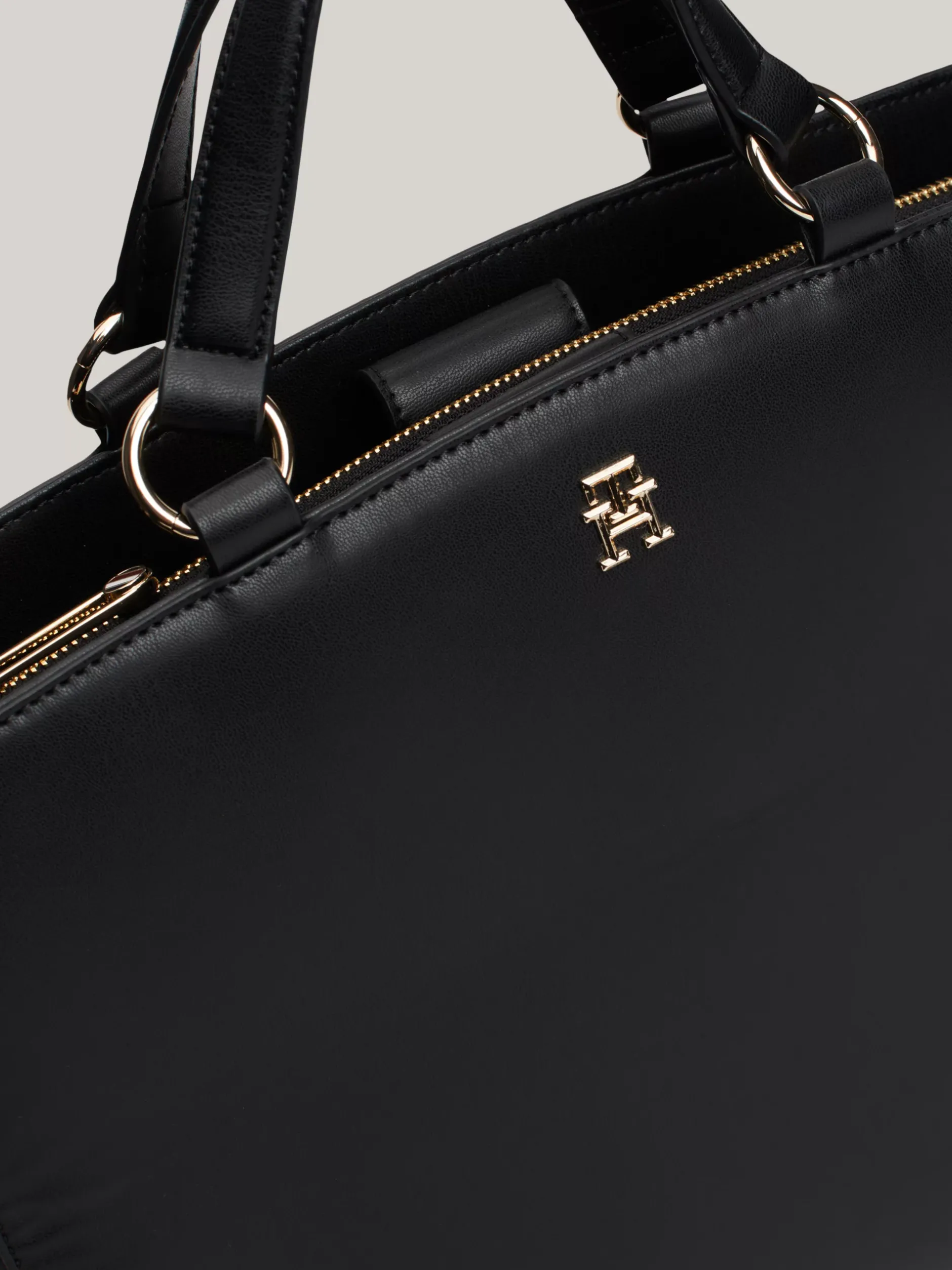 Torebki-Worki*Tommy Hilfiger Torebka Na Pasku Hilfiger Monotype BLACK