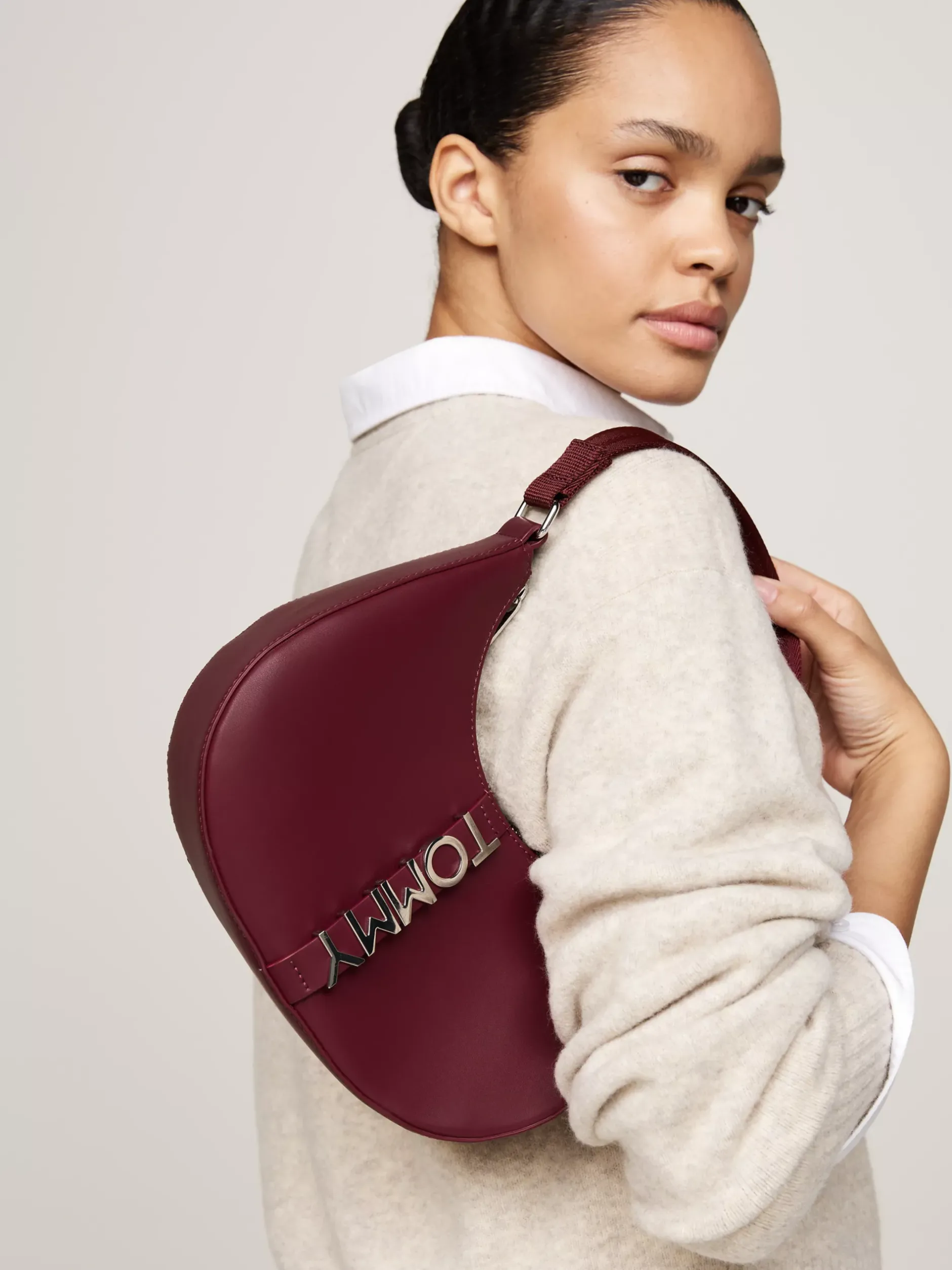 Torby Na Ramię*Tommy Hilfiger Torebka Na Ramię City Z Metalowym Logo DEEP ROUGE