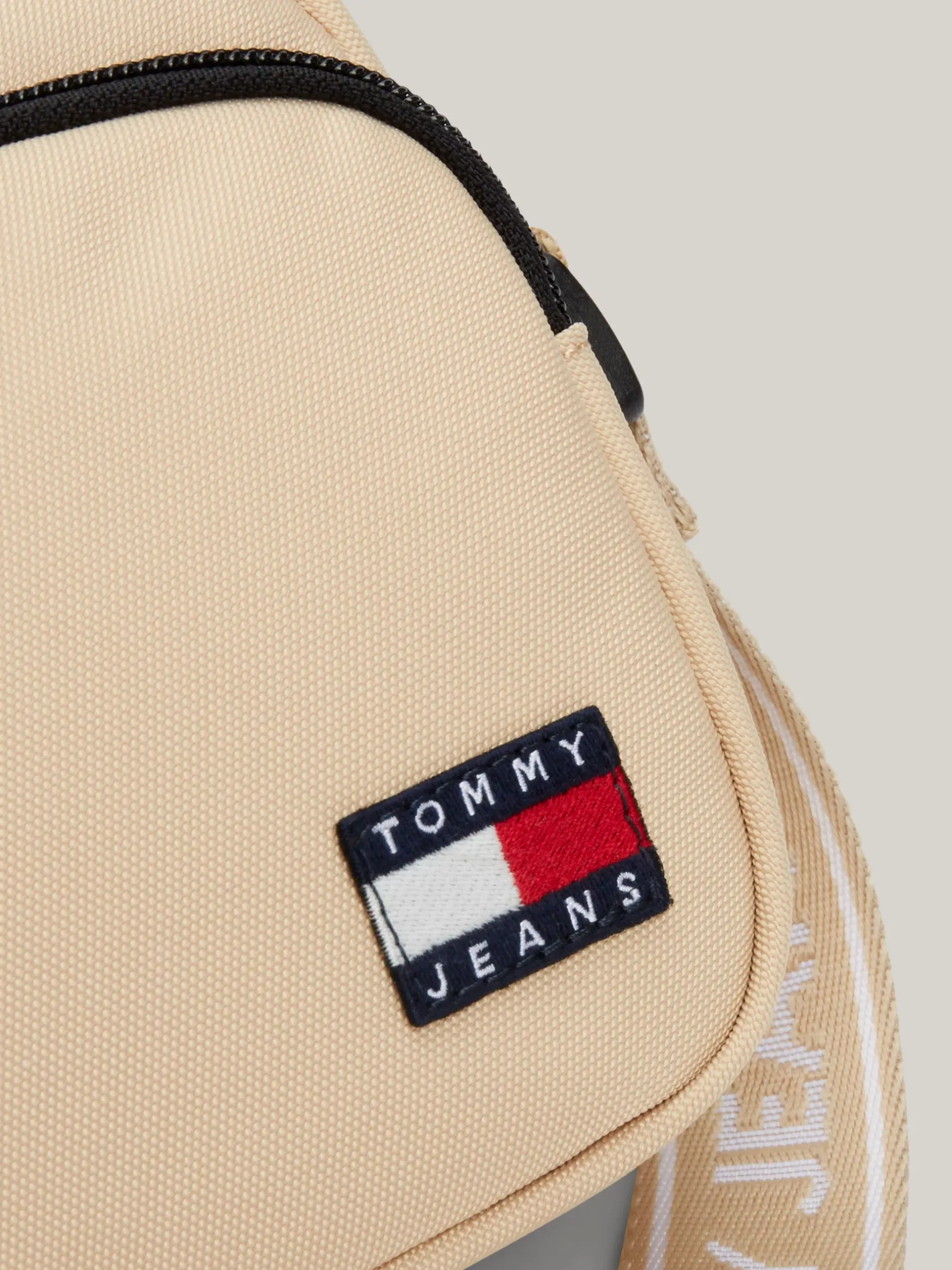 Torebki Na Pasku*Tommy Hilfiger Torebka Na Ramię Essential Z Logo GENTLE GOLD