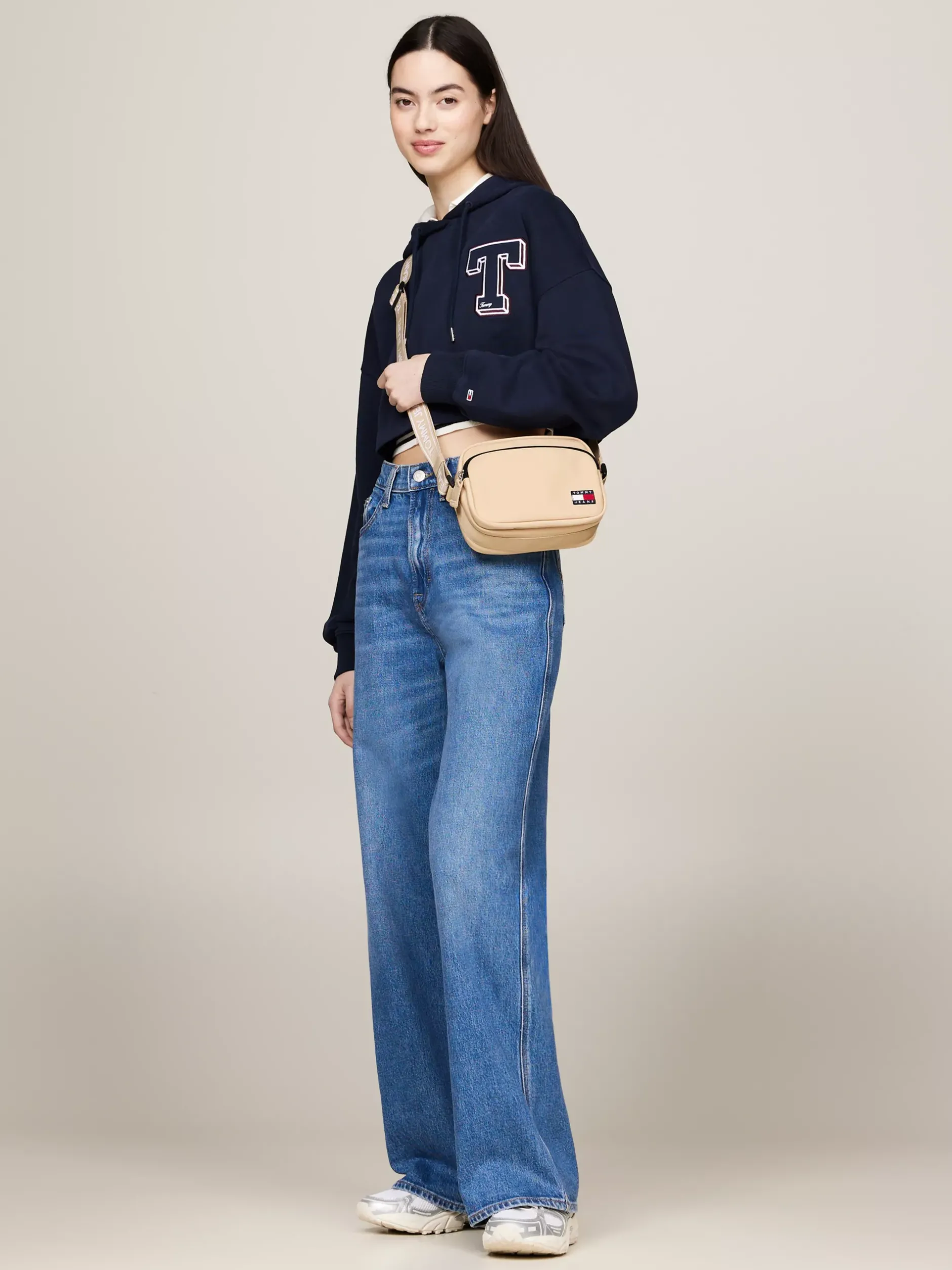 Torebki Na Pasku*Tommy Hilfiger Torebka Na Ramię Essential Z Logo GENTLE GOLD