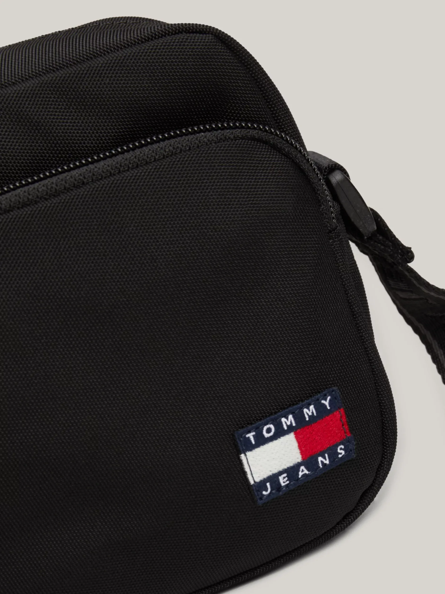 Torebki Na Pasku*Tommy Hilfiger Torebka Na Ramię Essential Z Logo BLACK