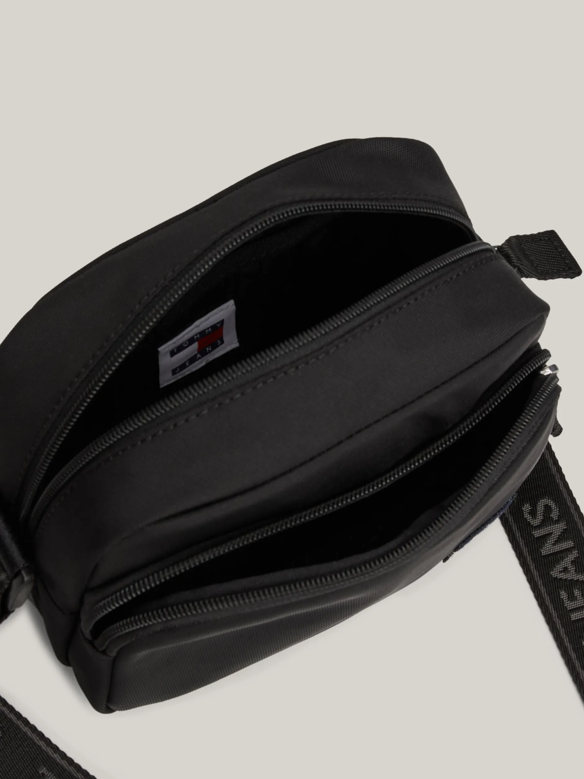 Torebki Na Pasku*Tommy Hilfiger Torebka Na Ramię Essential Z Logo BLACK