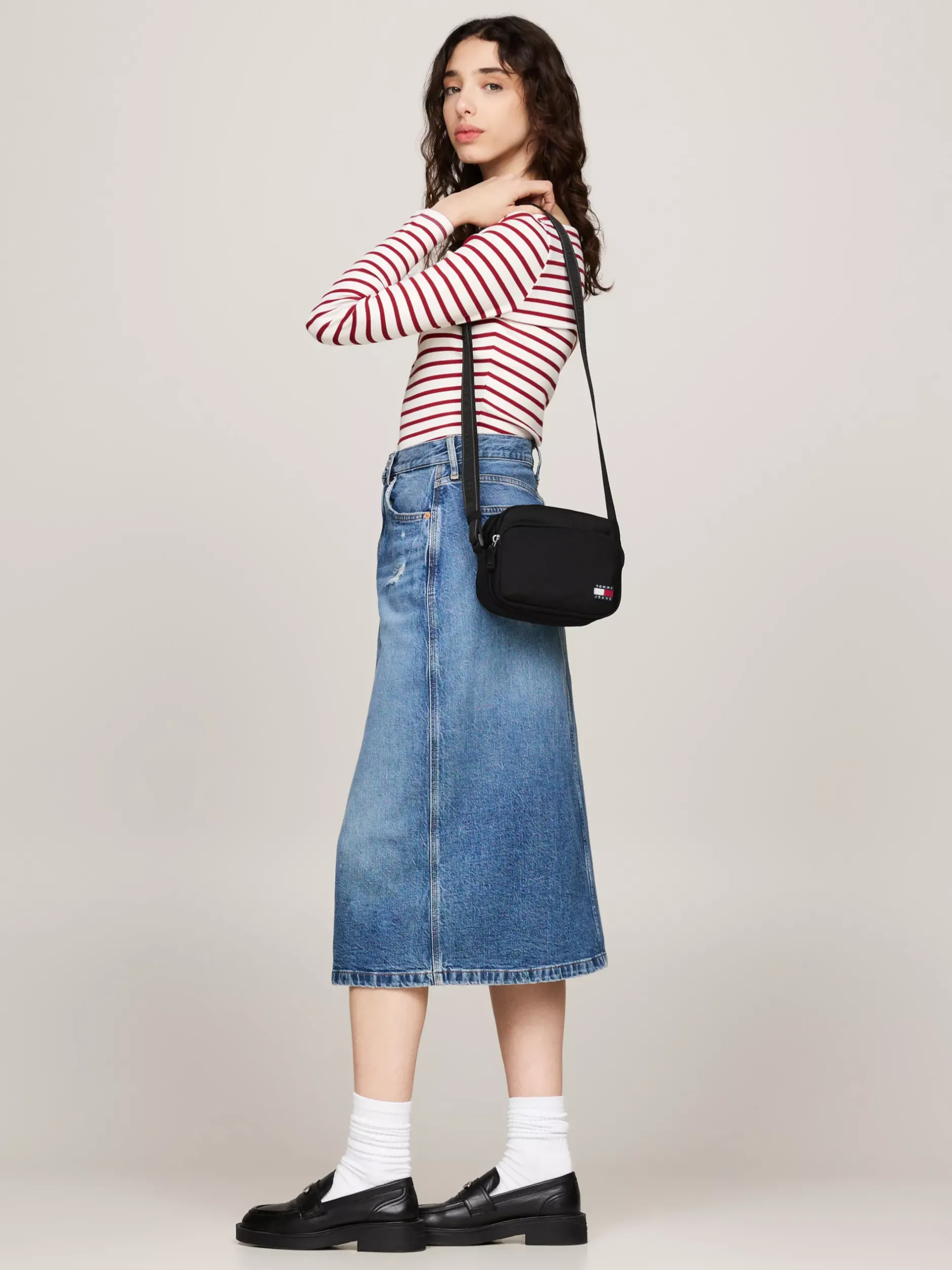 Torebki Na Pasku*Tommy Hilfiger Torebka Na Ramię Essential Z Logo BLACK