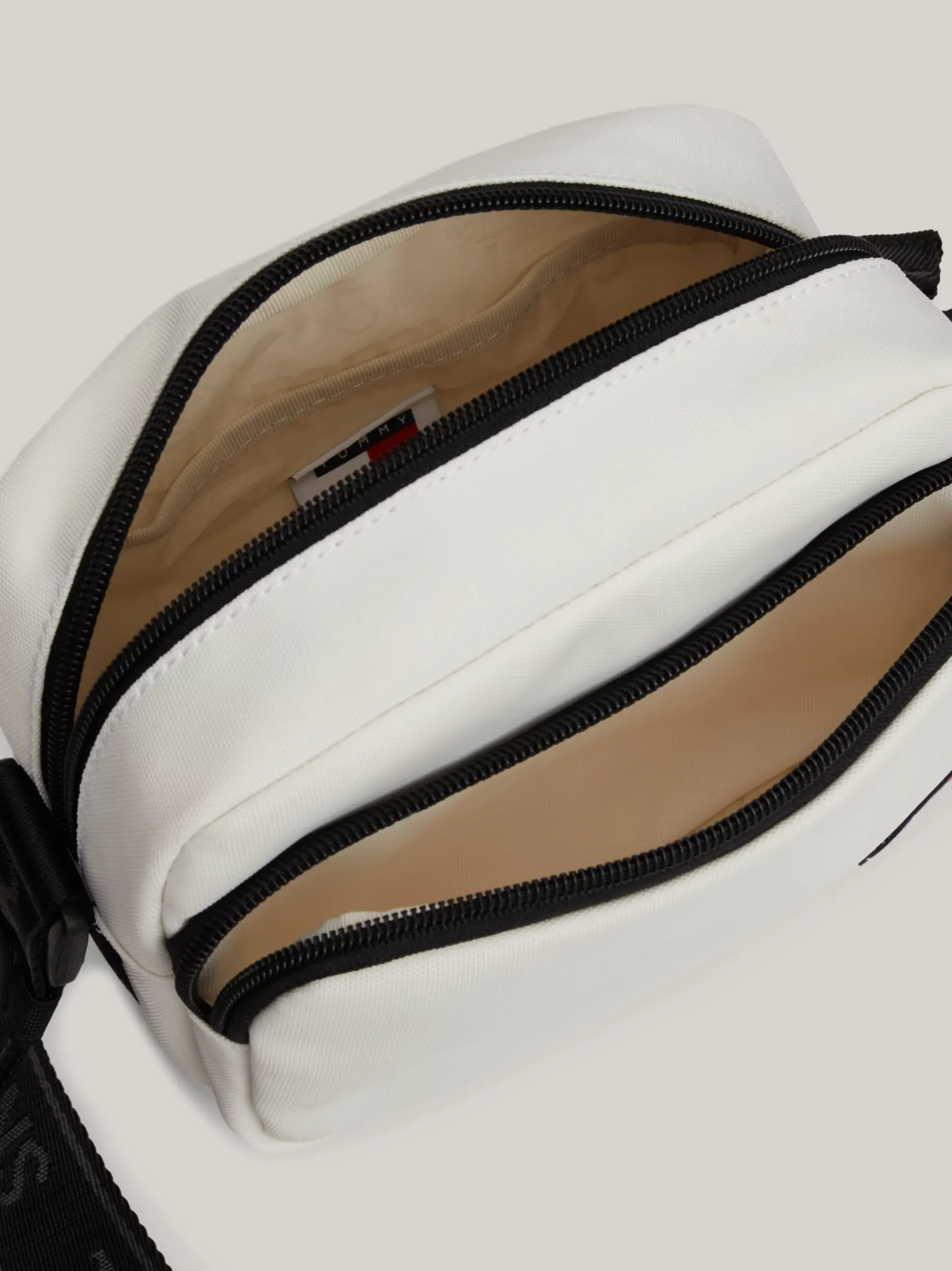 Torebki Na Pasku*Tommy Hilfiger Torebka Na Ramię Essential Z Logo ANCIENT WHITE