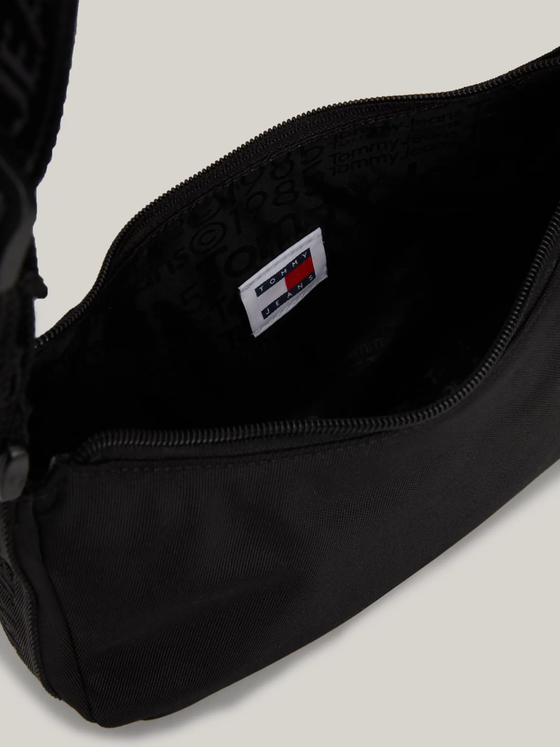 Torby Na Ramię*Tommy Hilfiger Torebka Na Ramię Essential Z Powtórzonym Logo BLACK