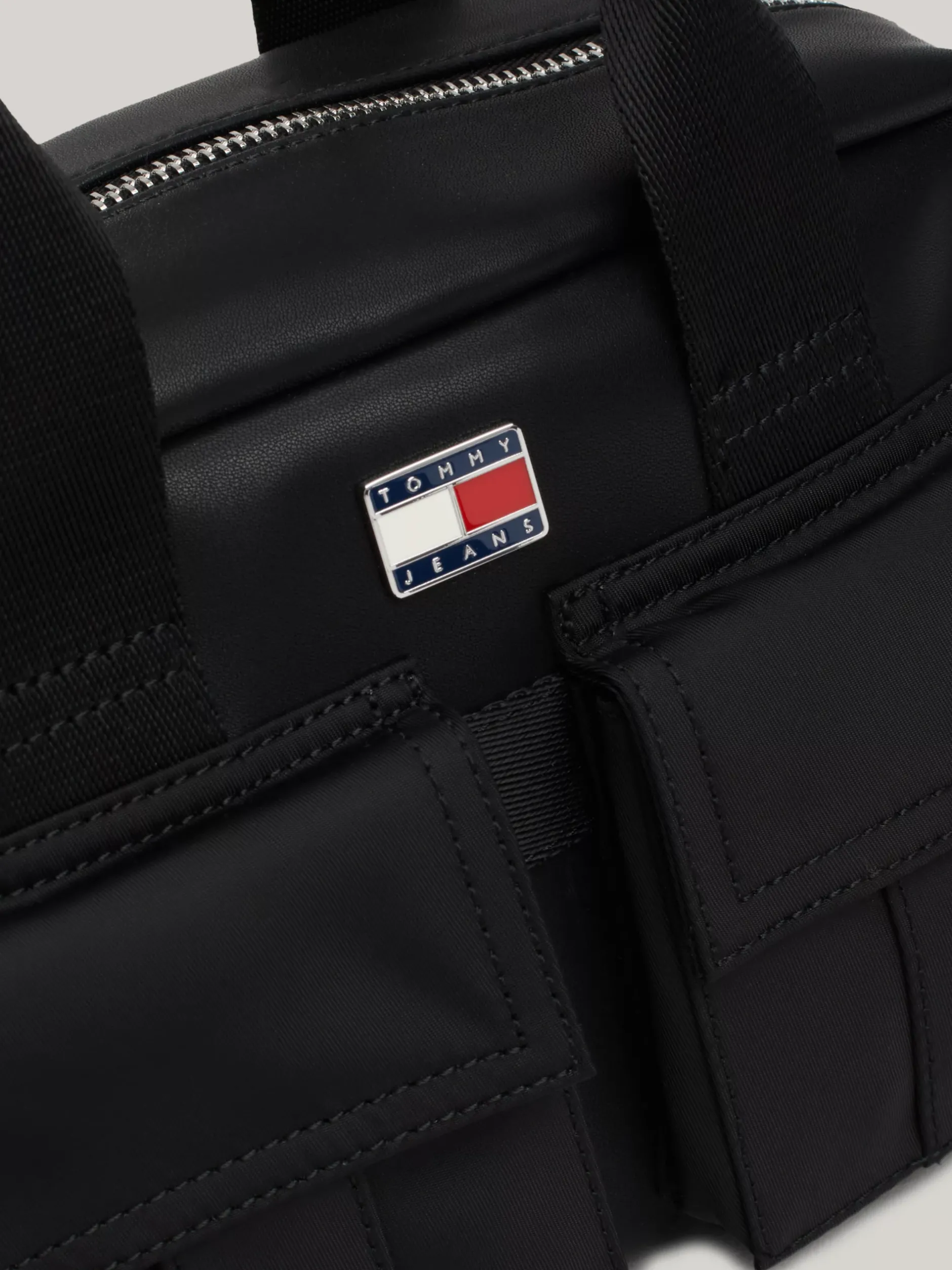 Torebki Na Pasku*Tommy Hilfiger Torebka Na Ramię W Utylitarnym Stylu BLACK