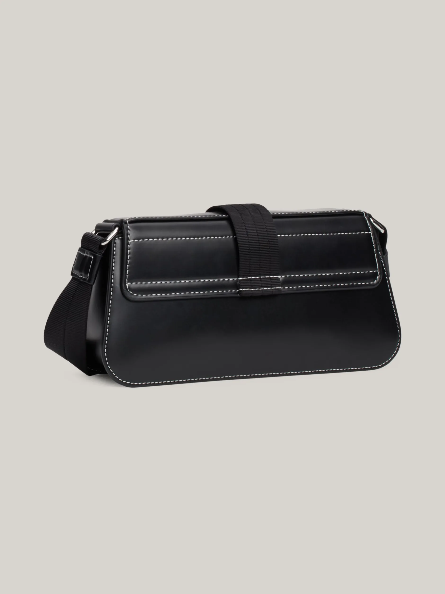 Torebki Na Pasku*Tommy Hilfiger Torebka Na Ramię Z Klapką BLACK