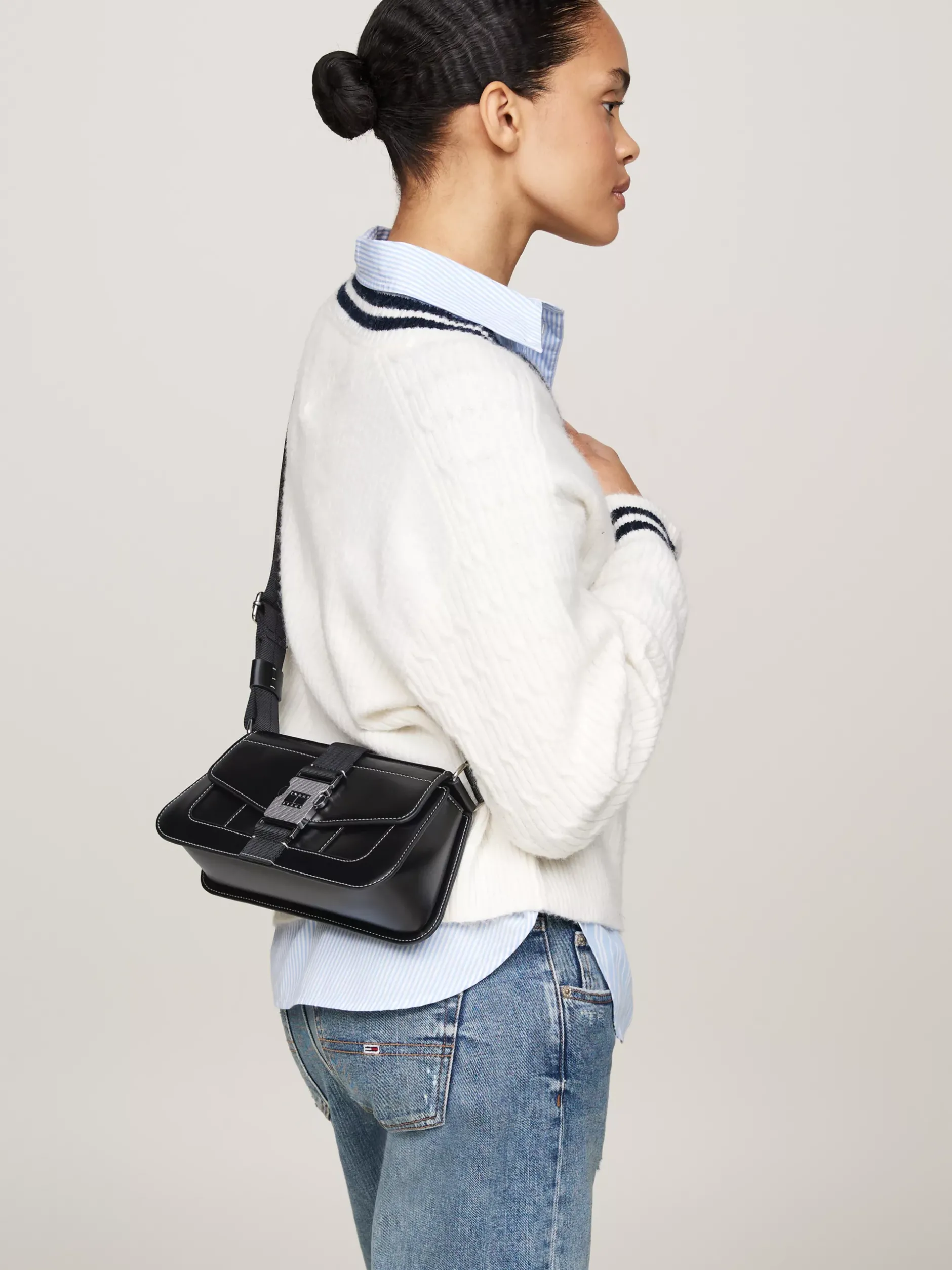Torebki Na Pasku*Tommy Hilfiger Torebka Na Ramię Z Klapką BLACK