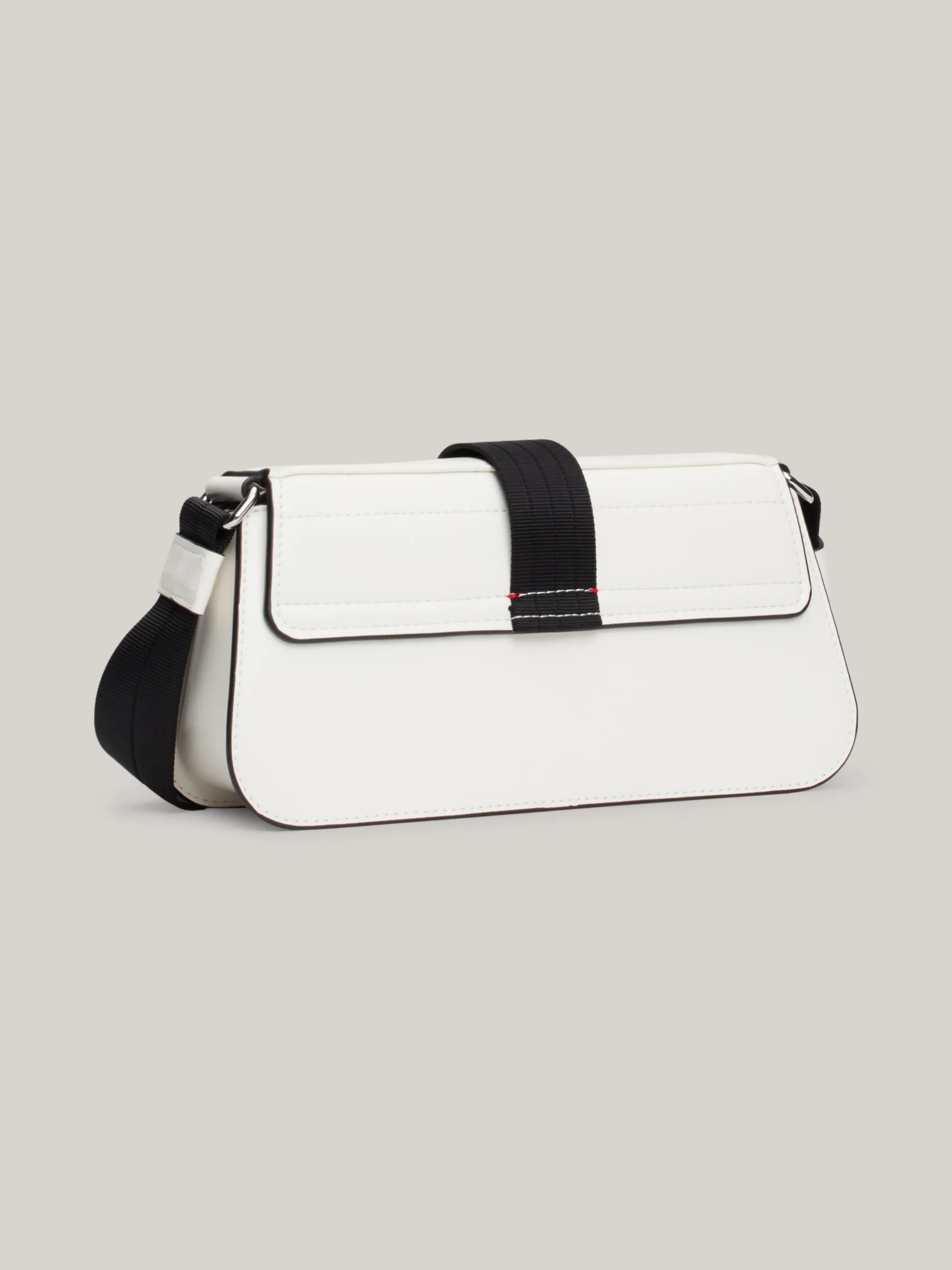 Torebki Na Pasku*Tommy Hilfiger Torebka Na Ramię Z Klapką ANCIENT WHITE