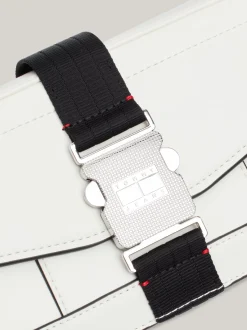 Torebki Na Pasku*Tommy Hilfiger Torebka Na Ramię Z Klapką ANCIENT WHITE