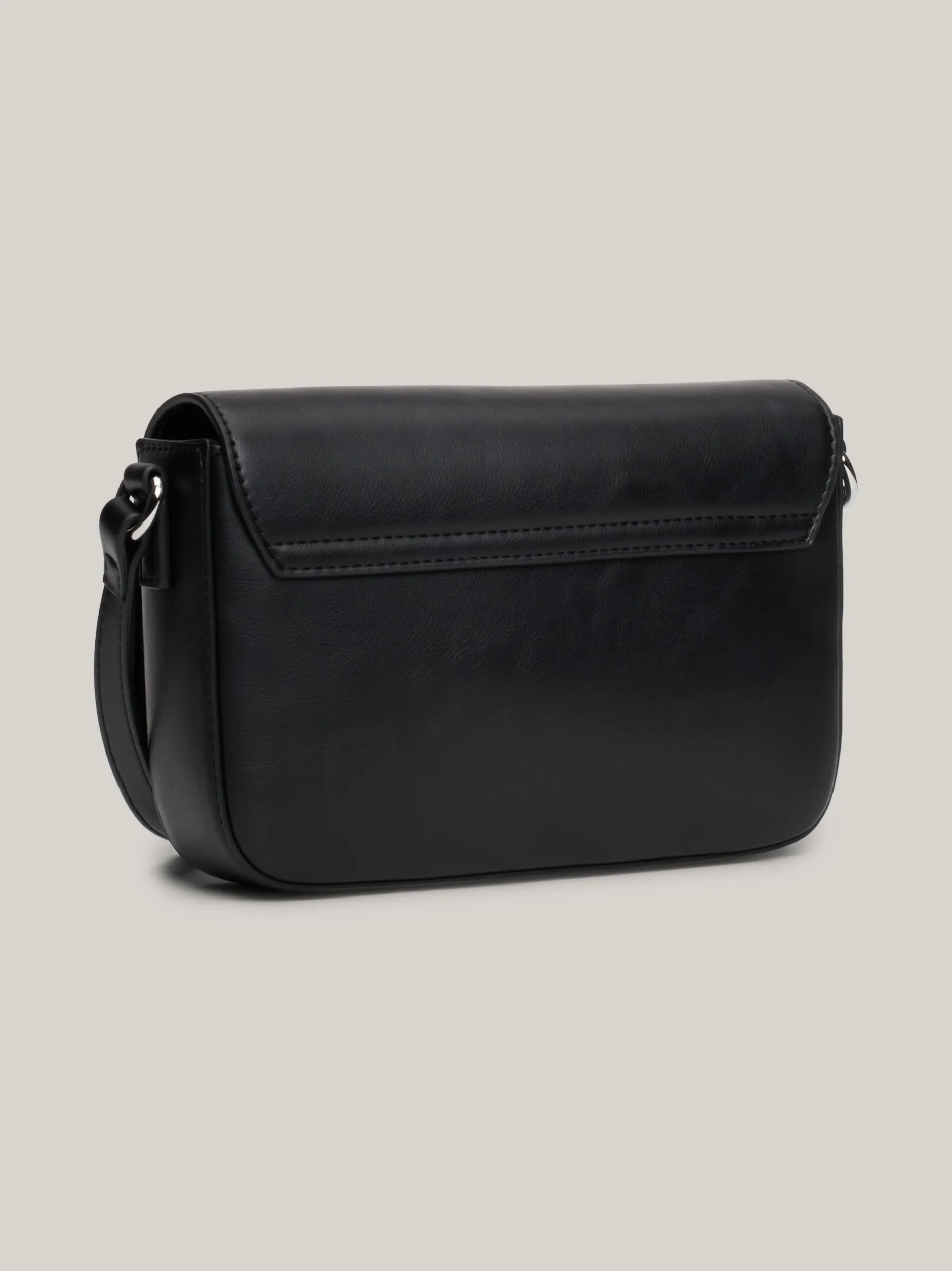 Torebki Na Pasku*Tommy Hilfiger Torebka Na Ramię Z Klapką Essential BLACK