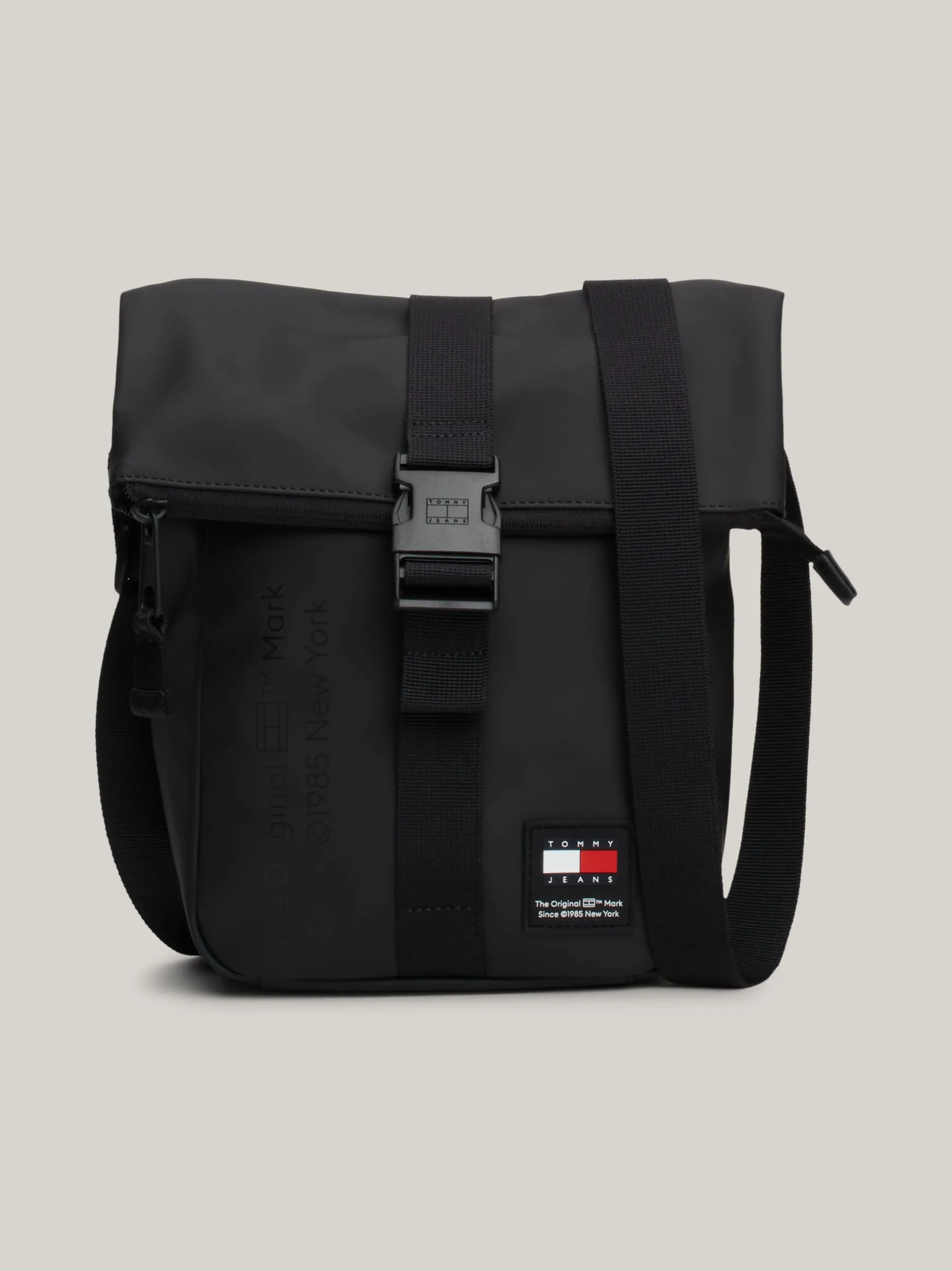 Torebki Na Pasku*Tommy Hilfiger Torebka Na Ramię Z Kolekcji Essential BLACK