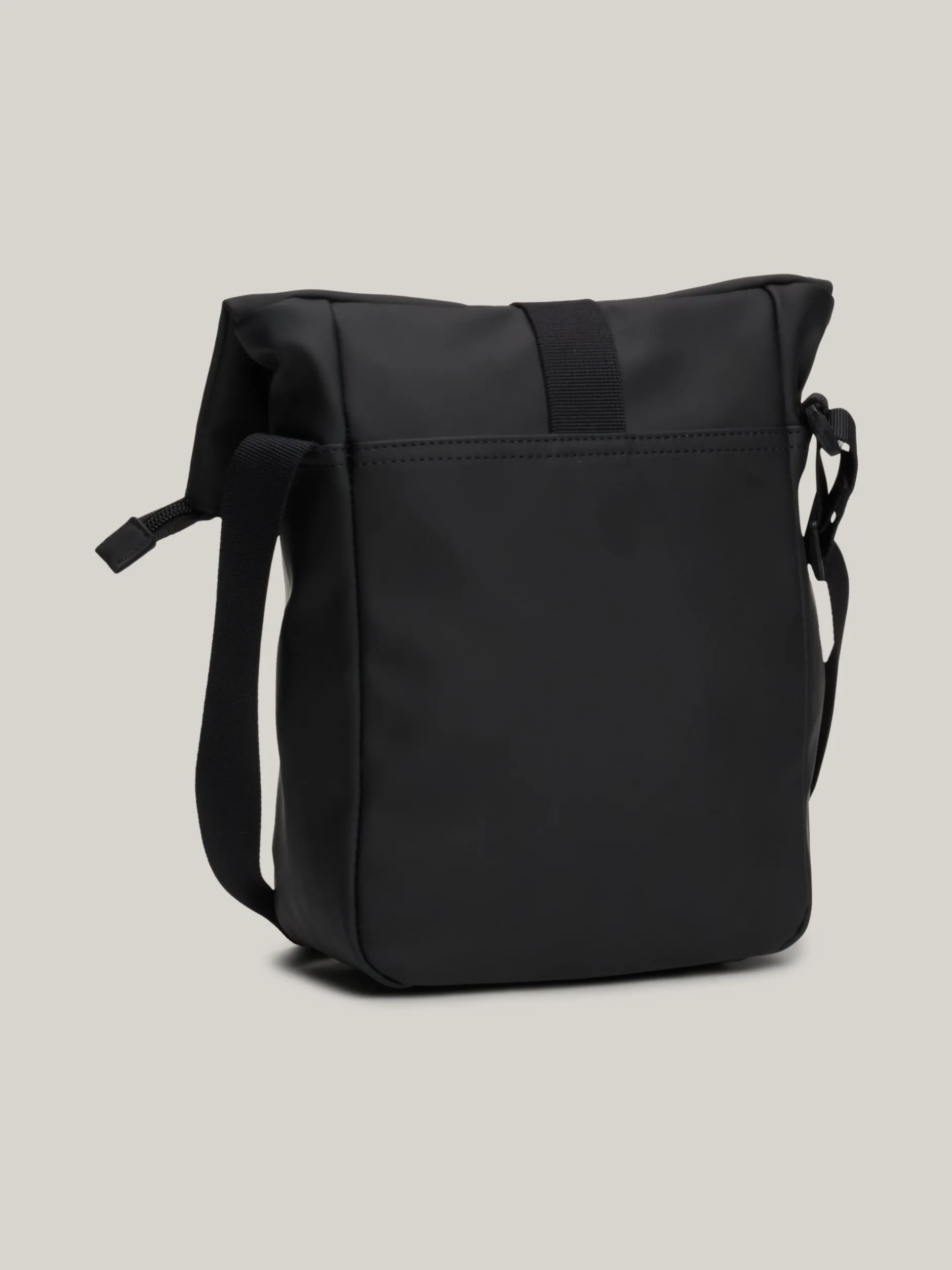 Torebki Na Pasku*Tommy Hilfiger Torebka Na Ramię Z Kolekcji Essential BLACK
