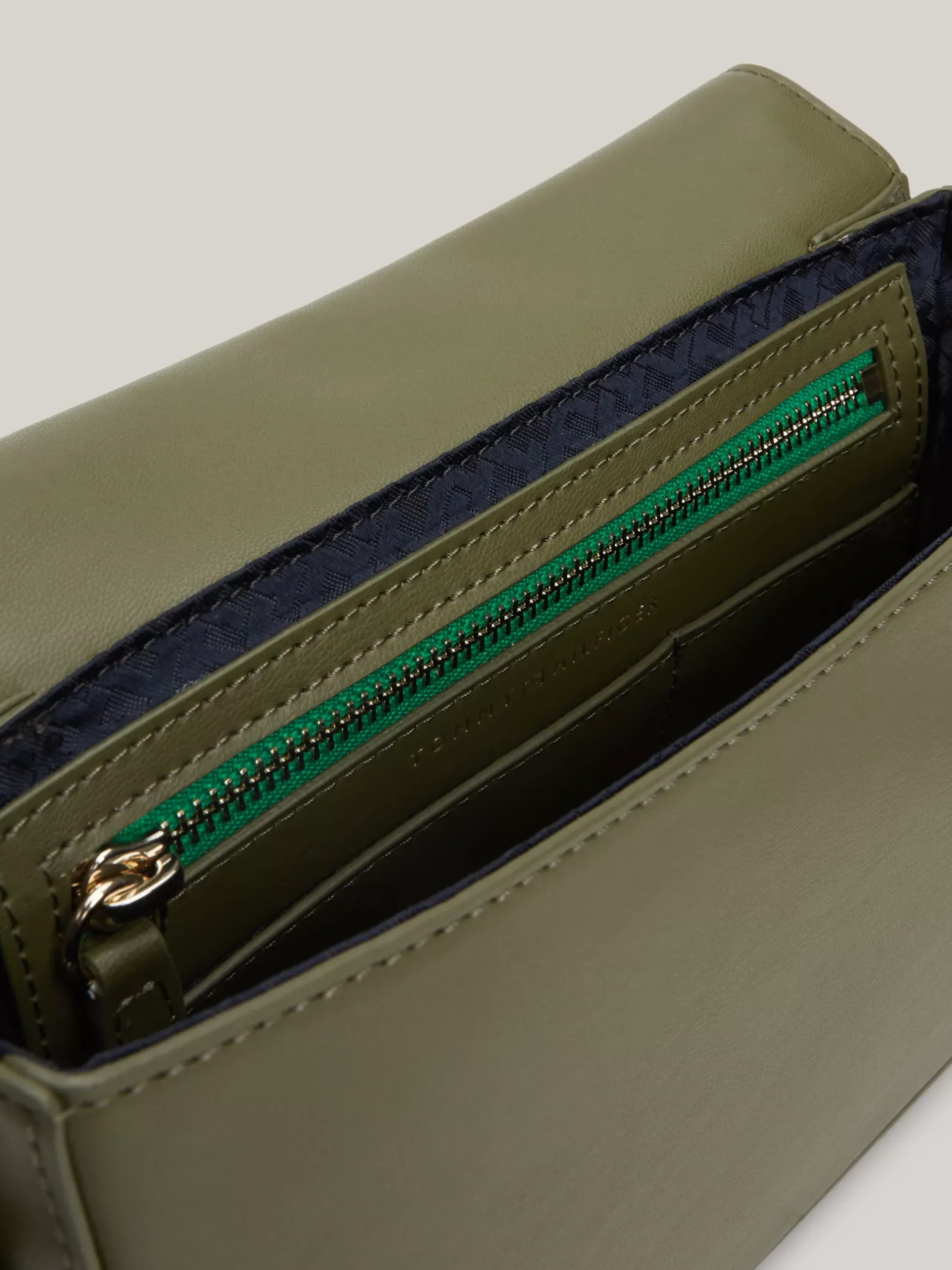Torebki Na Pasku*Tommy Hilfiger Torebka Na Ramię Z Monogramem TH UTILITY OLIVE