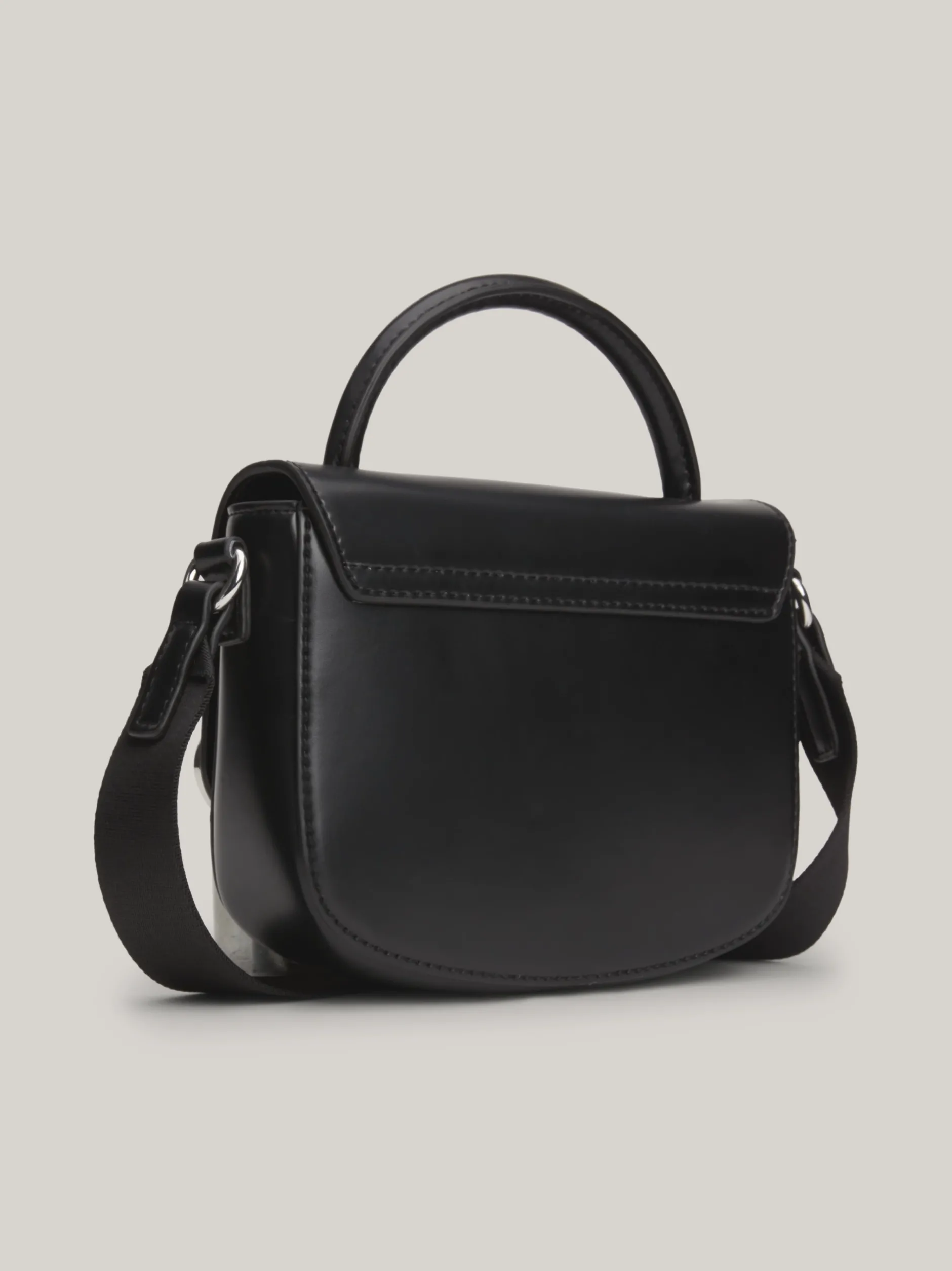 Torebki Na Pasku*Tommy Hilfiger Torebka Na Ramię Z Plakietką Z Logo BLACK