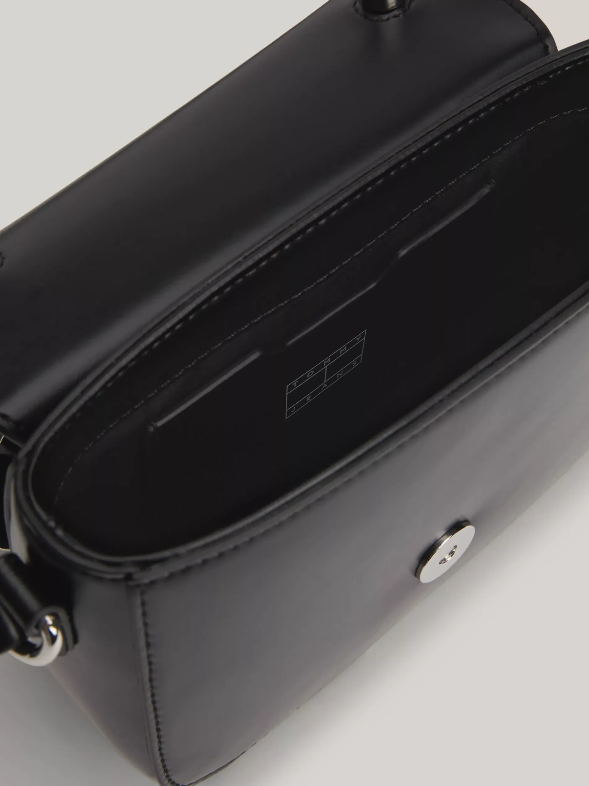 Torebki Na Pasku*Tommy Hilfiger Torebka Na Ramię Z Plakietką Z Logo BLACK