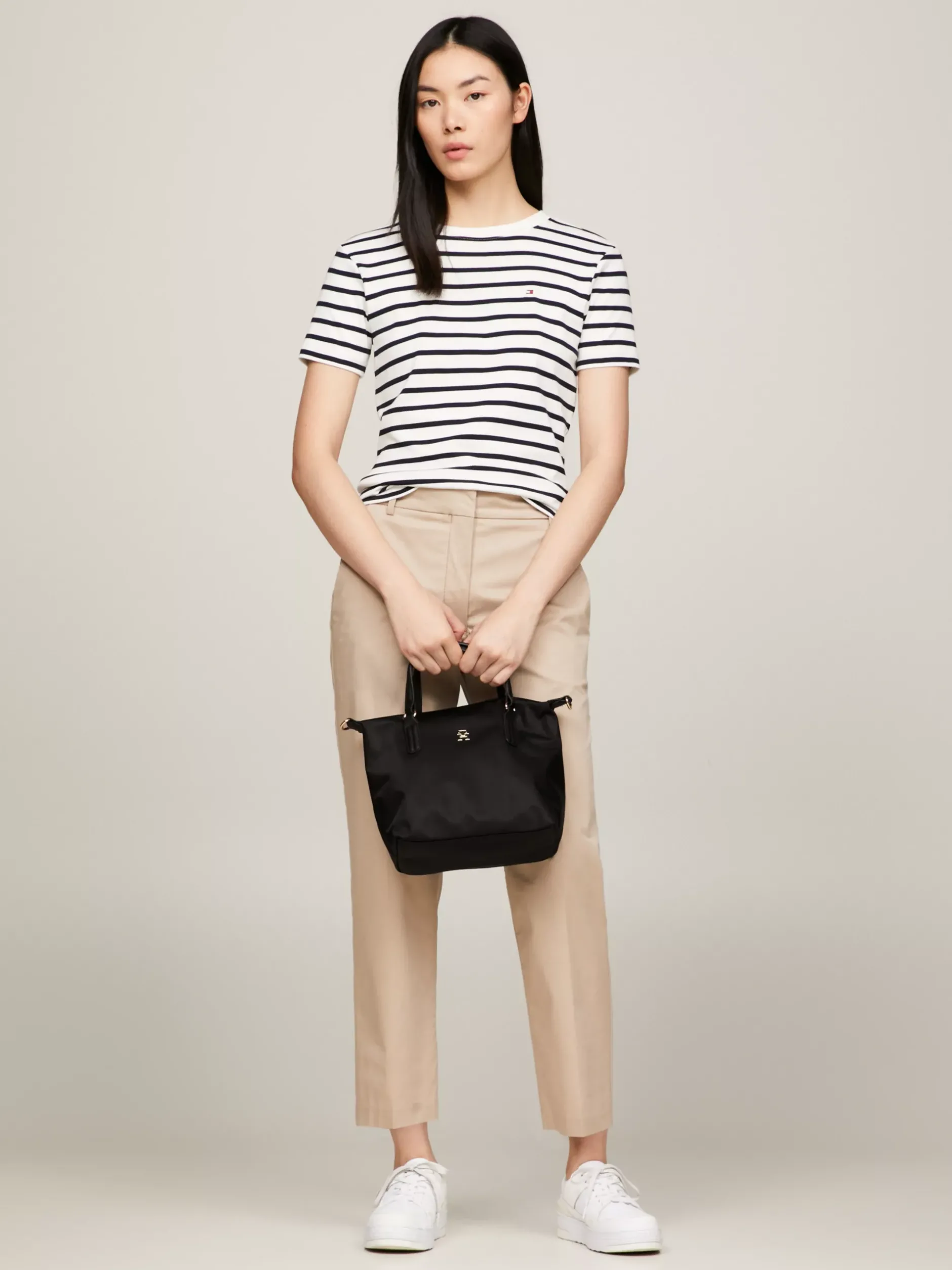 Torebki Tote*Tommy Hilfiger Torebka Typu Tote TH Emblem BLACK