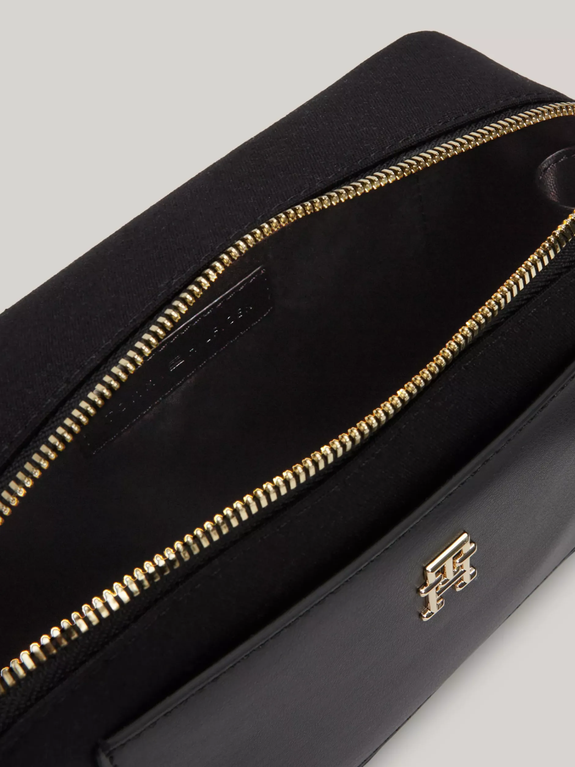 Torebki Na Pasku*Tommy Hilfiger Torebka Z Dwukierunkowym Zamkiem TH Monogram BLACK