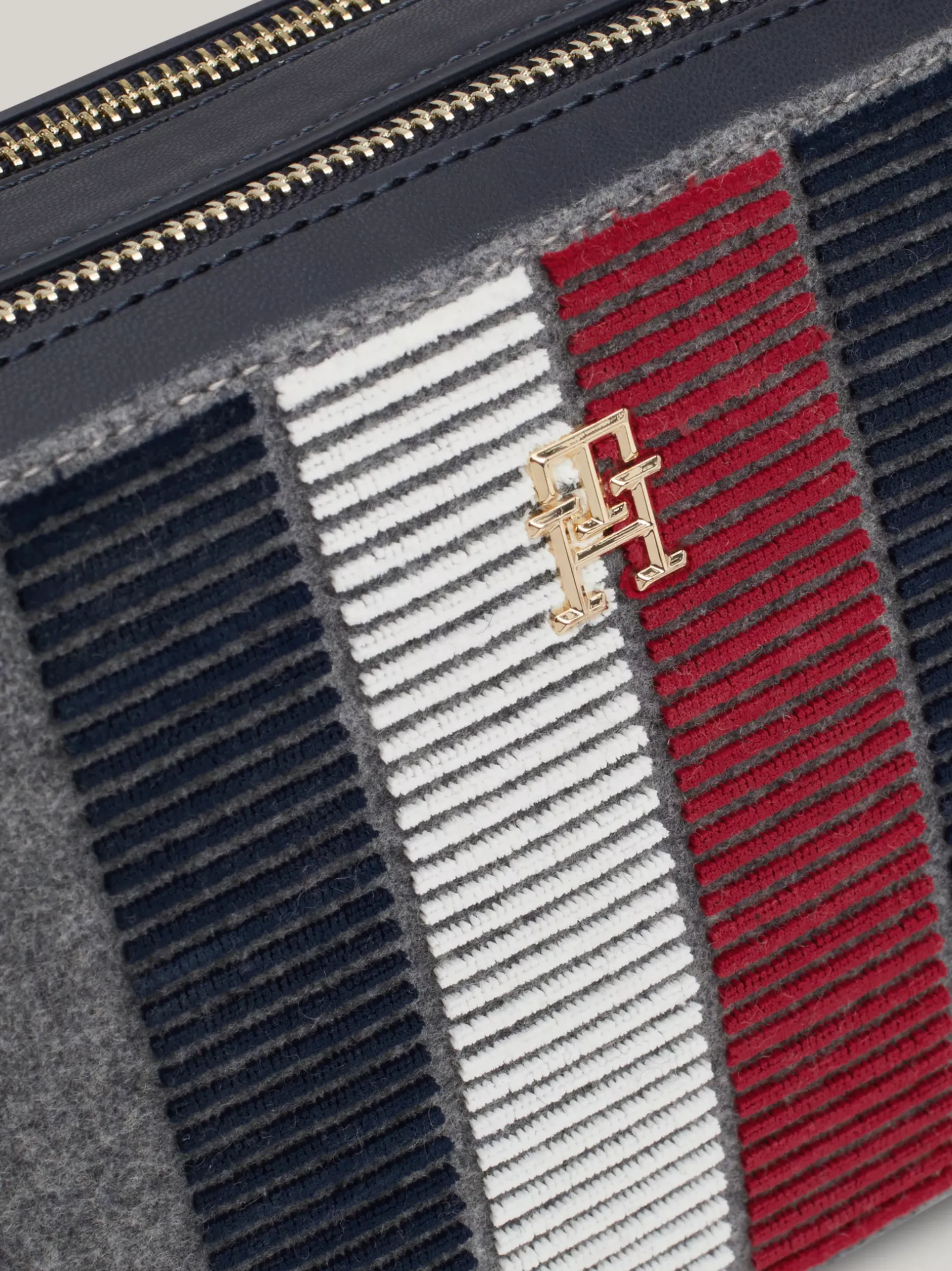 Torebki Na Pasku*Tommy Hilfiger Torebka Z Mieszanki Wełny Z Monogramem TH MID GREY HEATHER