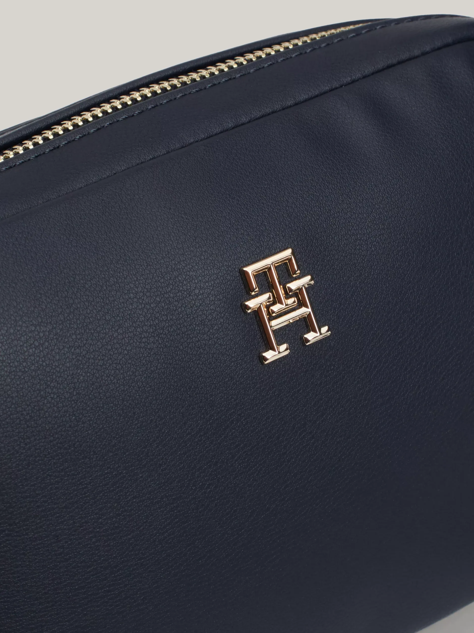 Torebki Na Pasku*Tommy Hilfiger Torebka Z Plakietką Z Monogramem TH SPACE BLUE