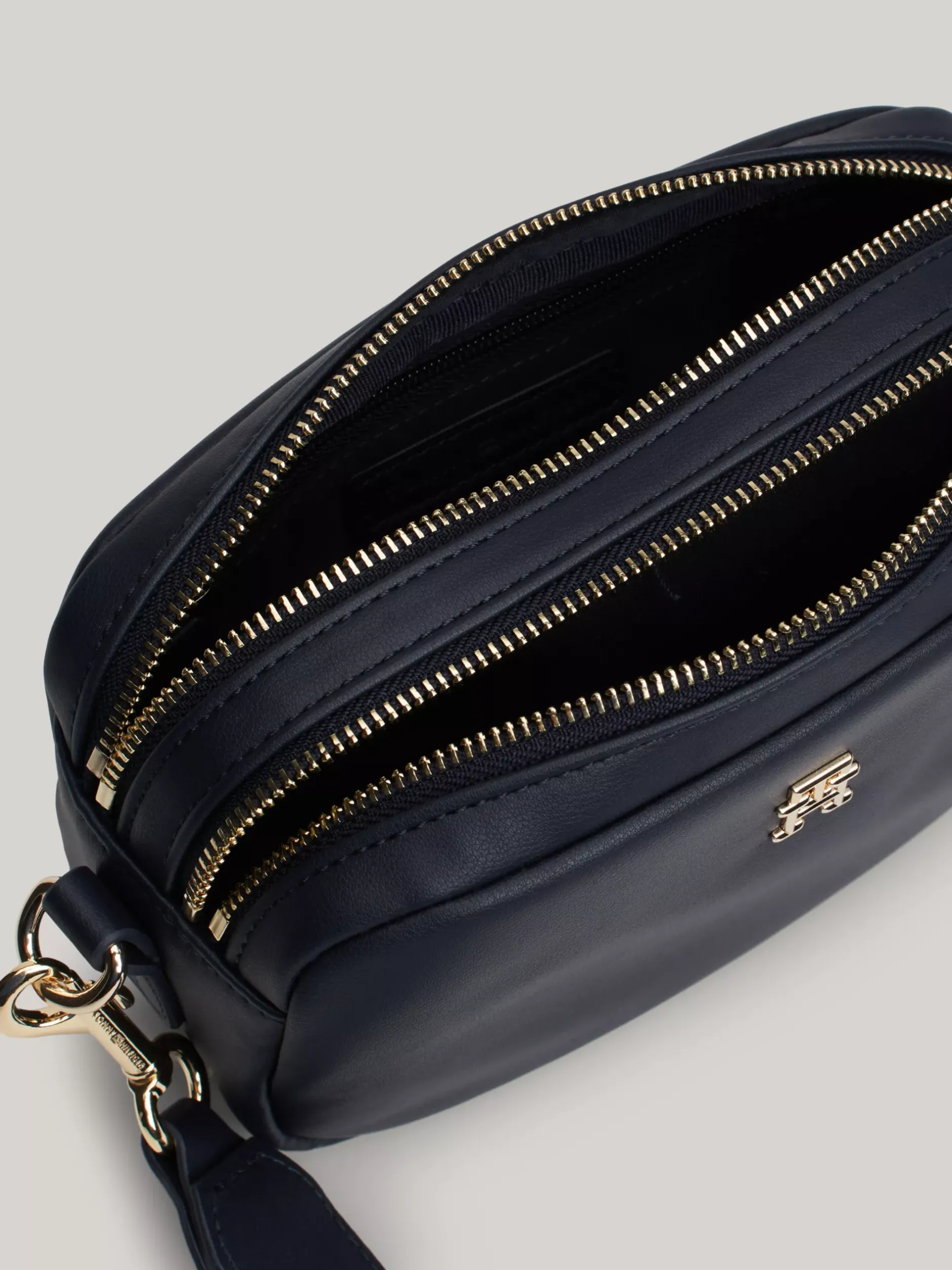Torebki Na Pasku*Tommy Hilfiger Torebka Z Plakietką Z Monogramem TH SPACE BLUE