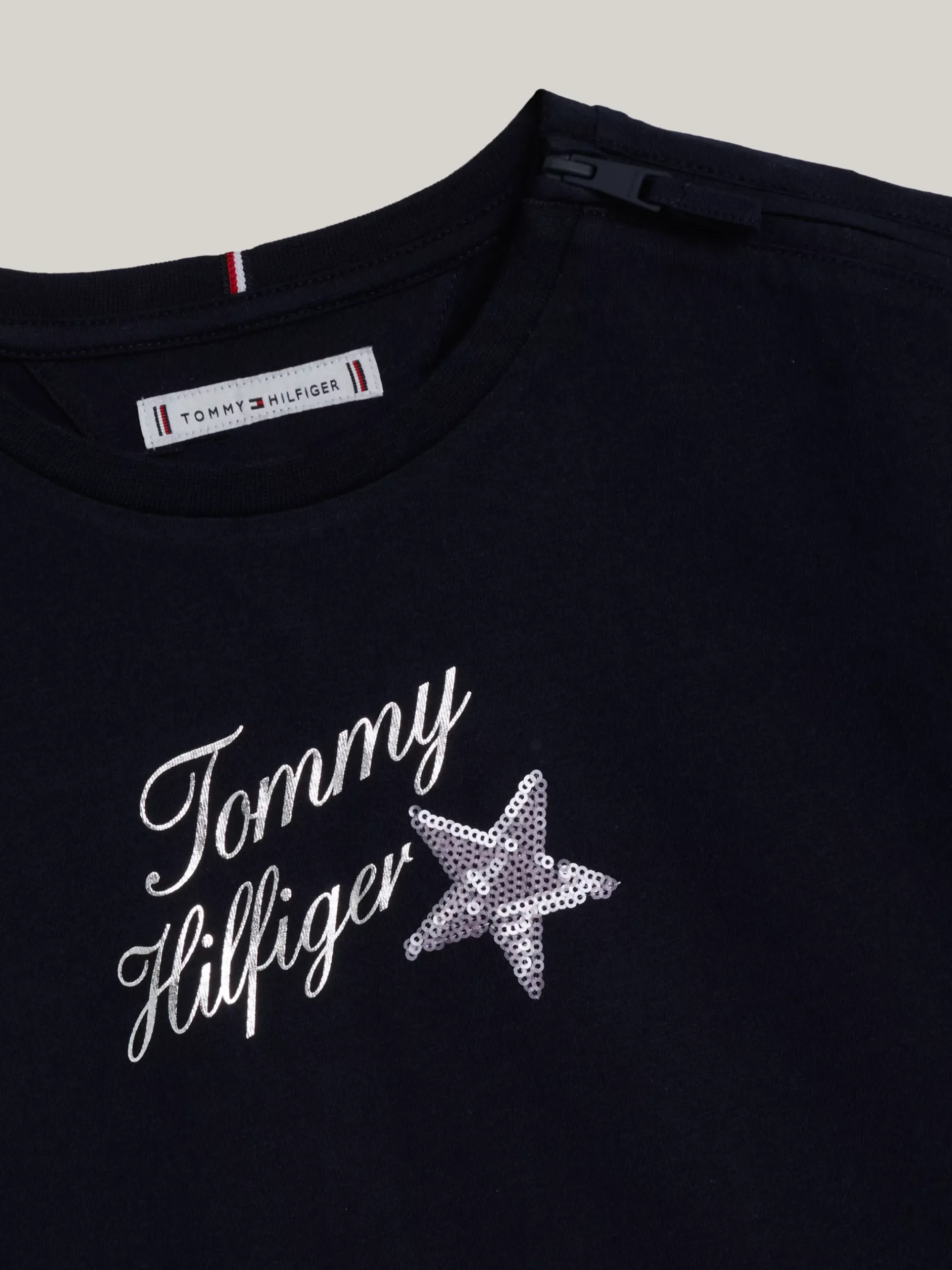 Topy I T-Shirty*Tommy Hilfiger T-shirt Adaptive Z Gwiazdką Z Cekinów I Logo DESERT SKY