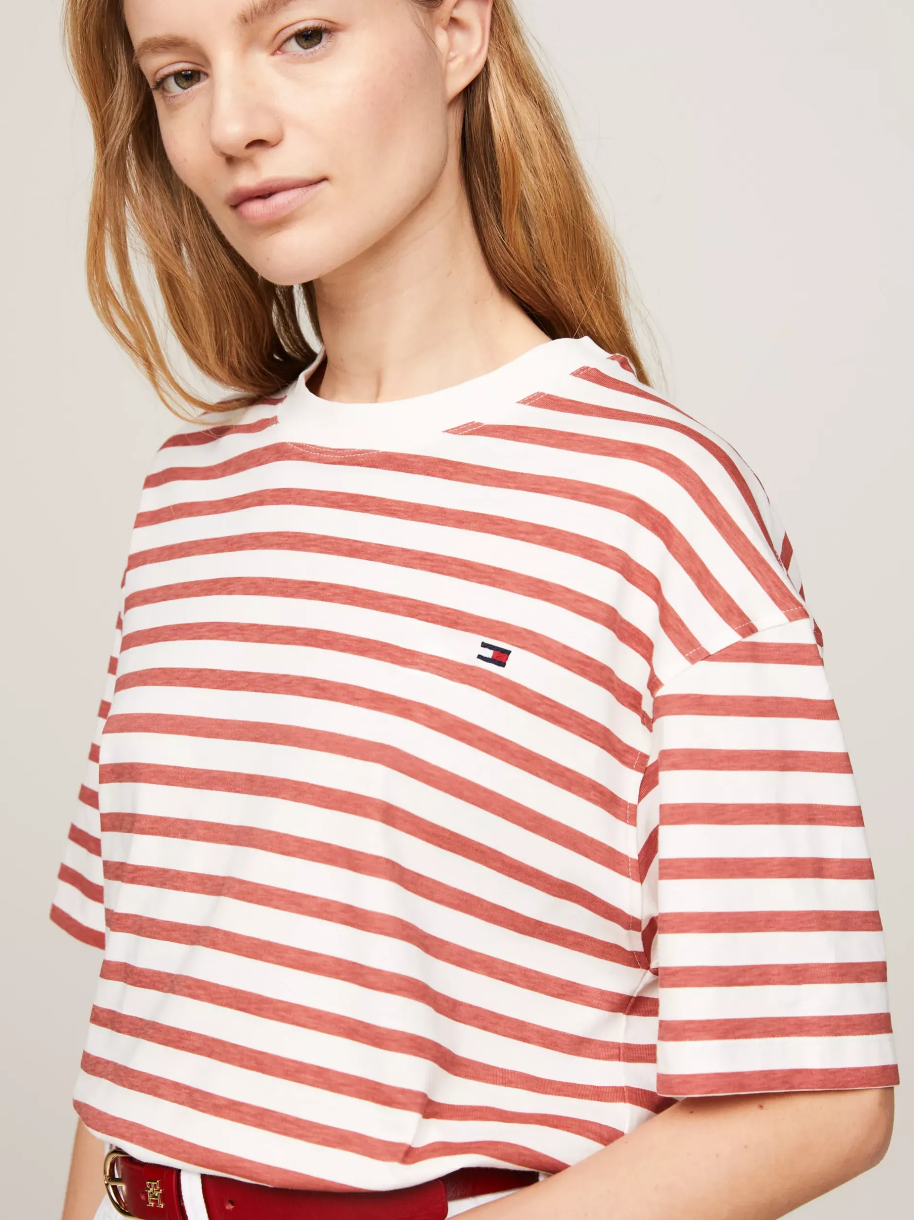 T-Shirty*Tommy Hilfiger T-shirt O Luźnym Kroju W Paski REG STP ANCIENT WHITE/ TERRA RED